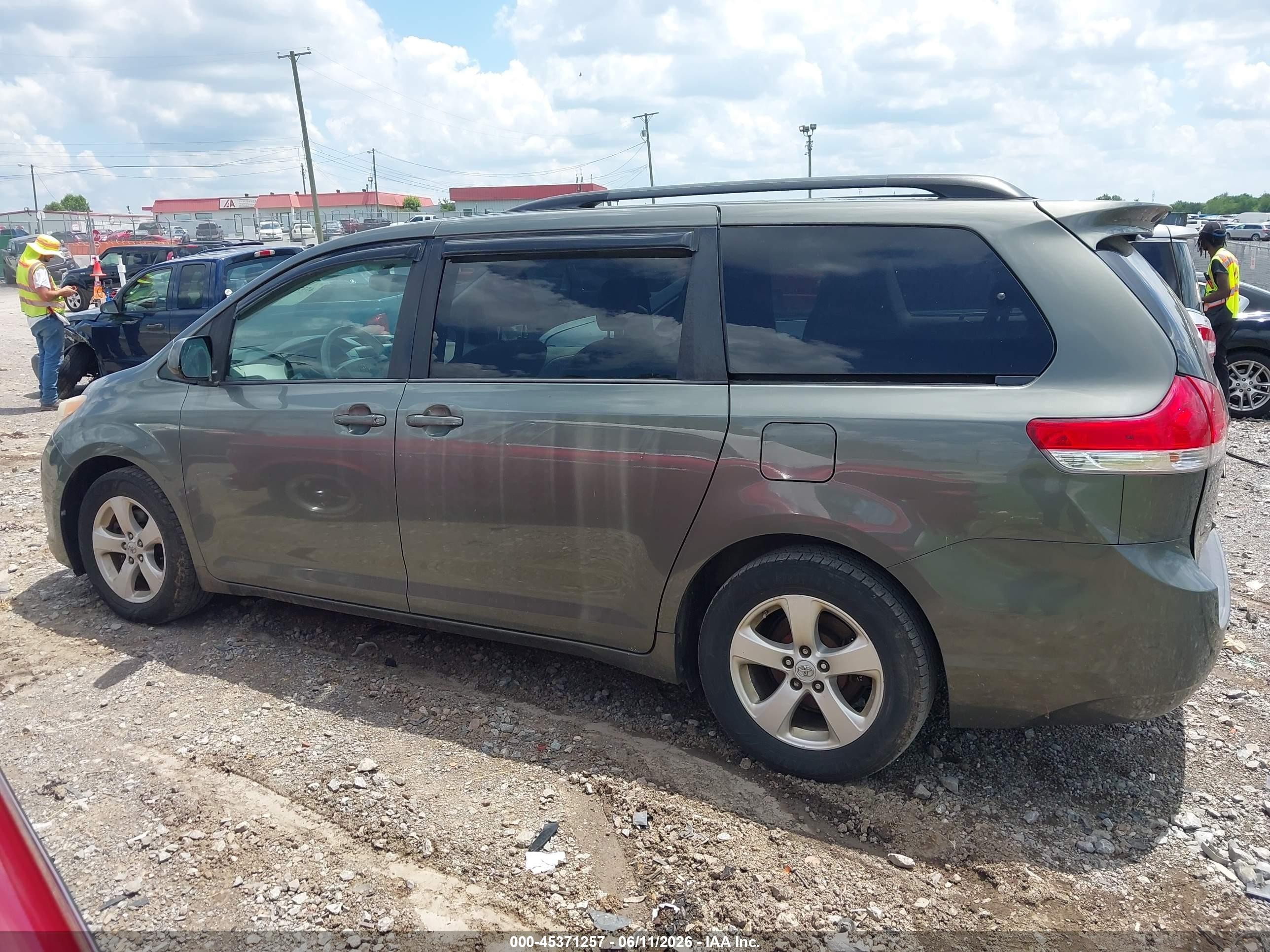 2012 Toyota Sienna Le V6 8 Passenger Зеленый vin: 5TDKK3DC3CS223790