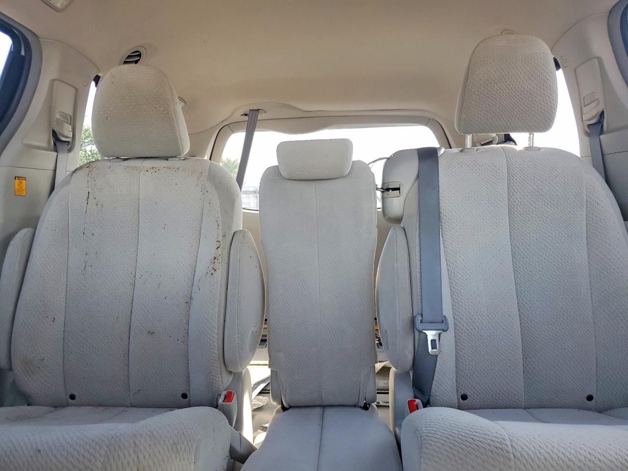 2012 Toyota Sienna Le Серебряный vin: 5TDKK3DC3CS234532