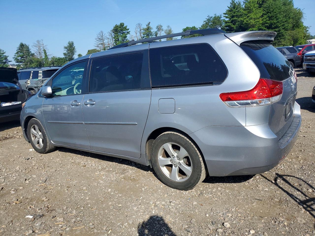 2012 Toyota Sienna Le Серебряный vin: 5TDKK3DC3CS234532