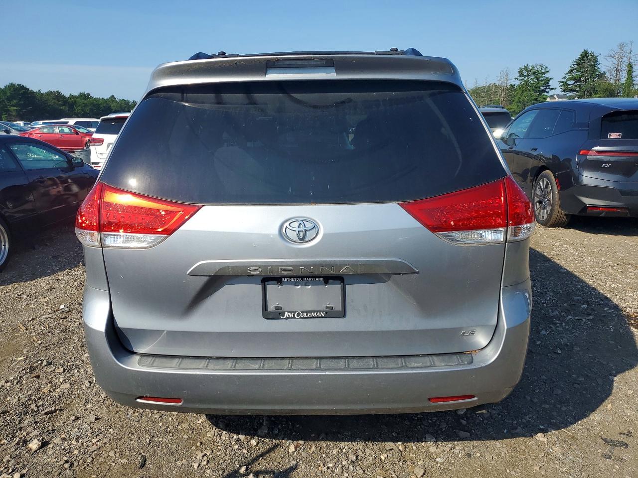 2012 Toyota Sienna Le Серебряный vin: 5TDKK3DC3CS234532