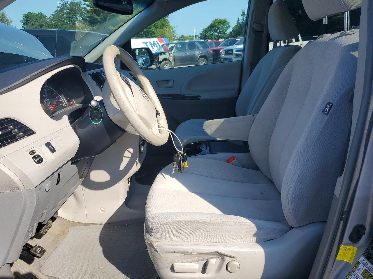 2012 Toyota Sienna Le Серебряный vin: 5TDKK3DC3CS234532