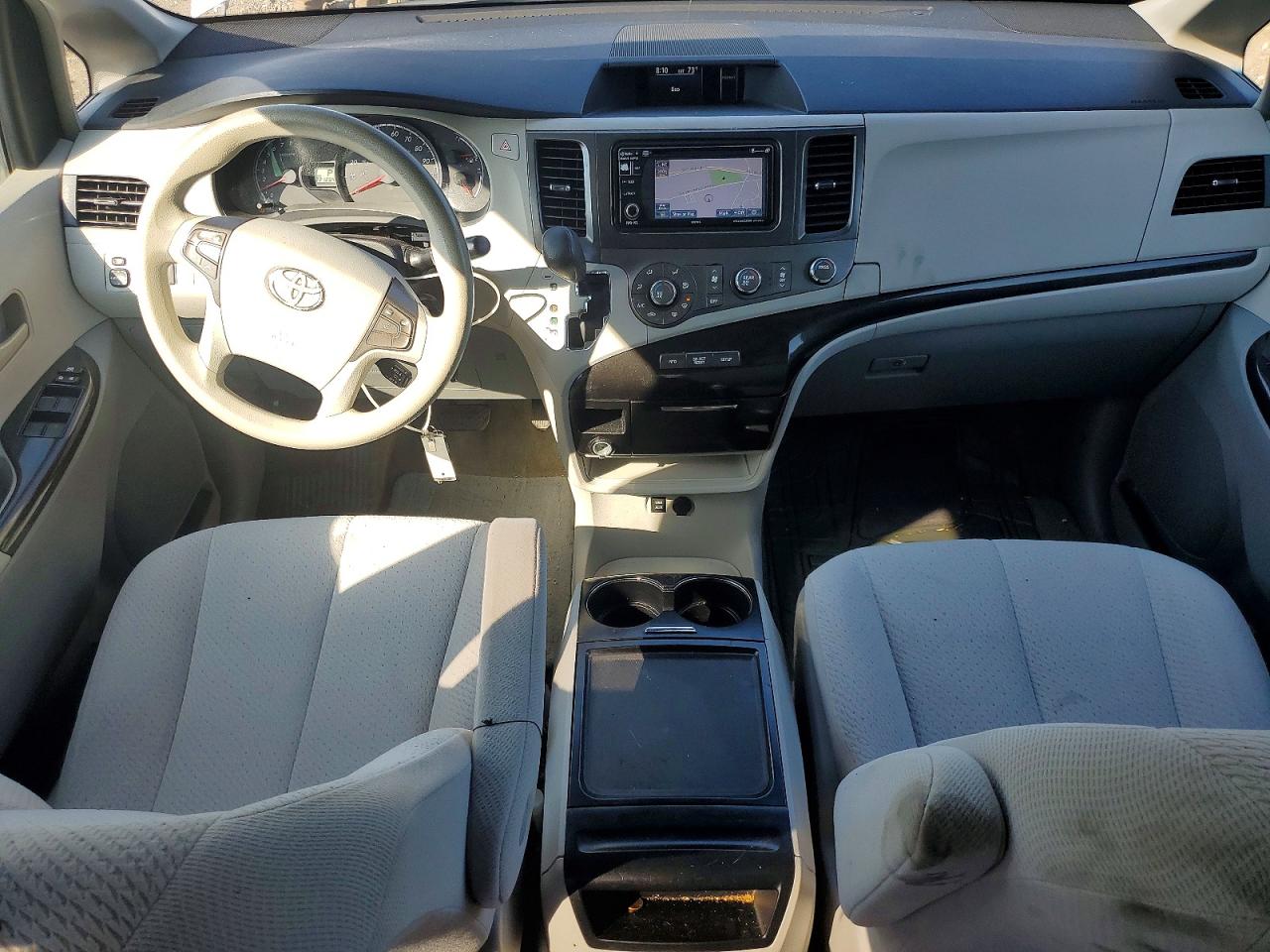 2012 Toyota Sienna Le Серебряный vin: 5TDKK3DC3CS234532