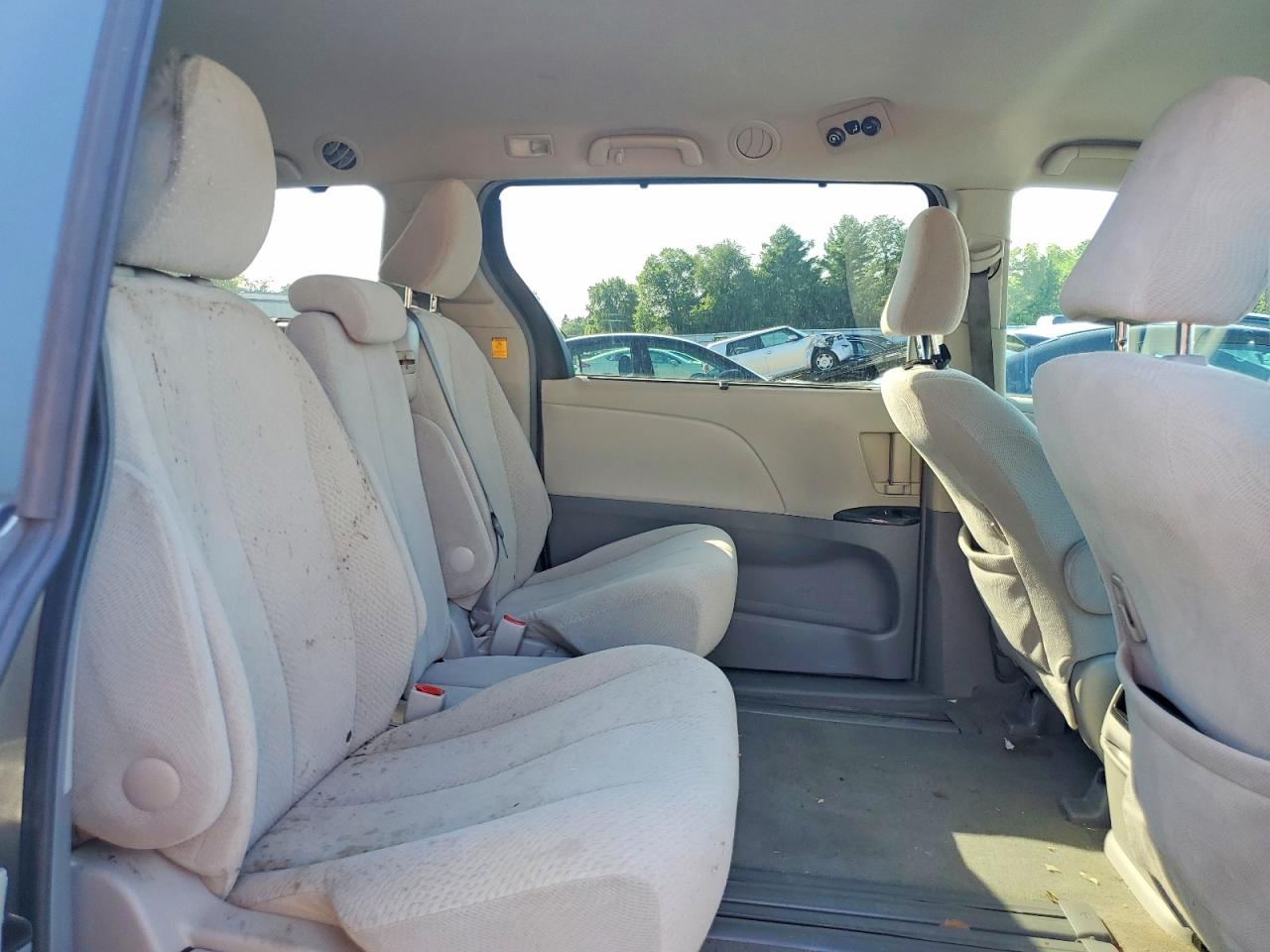 2012 Toyota Sienna Le Серебряный vin: 5TDKK3DC3CS234532