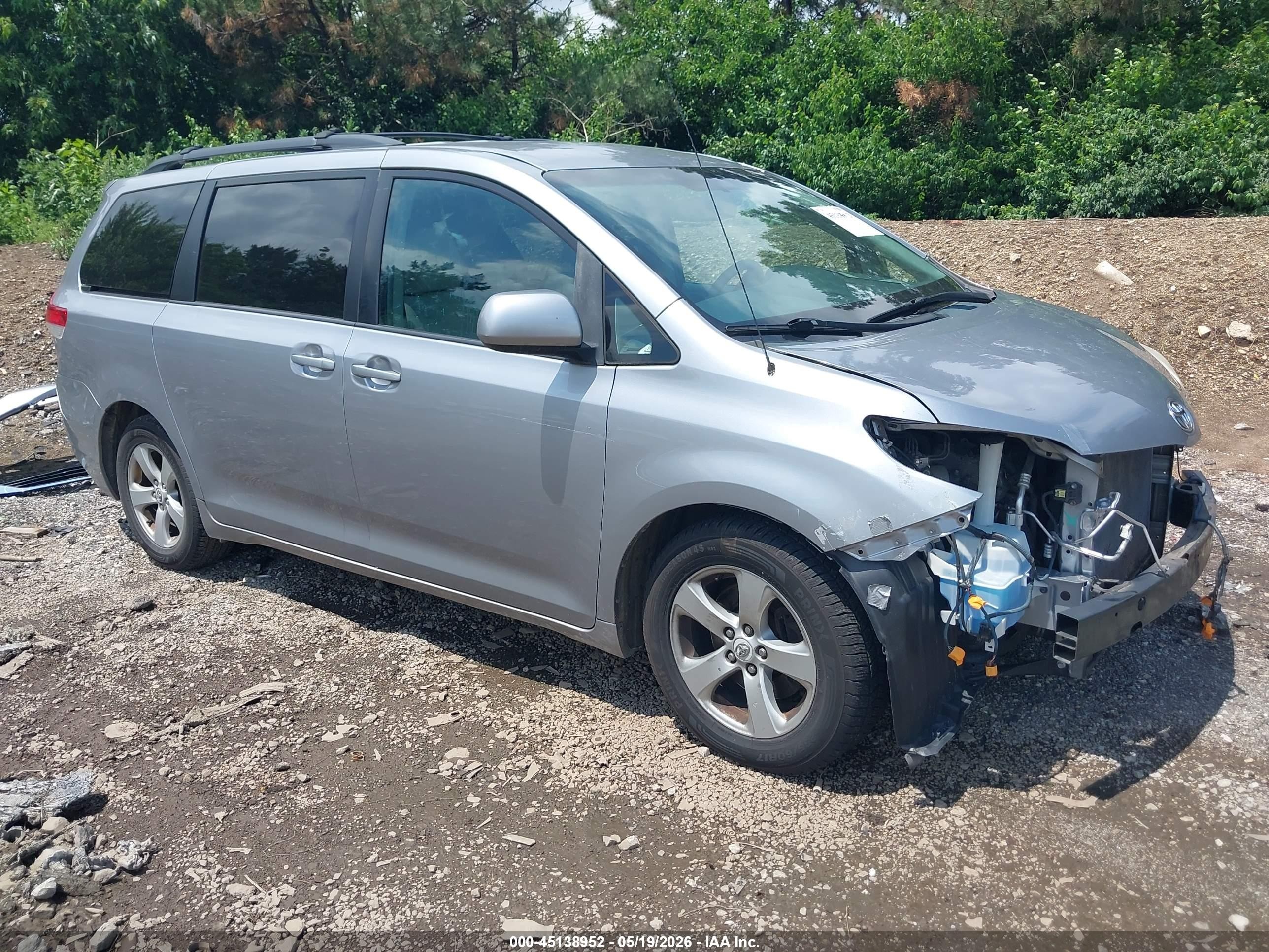 2012 Toyota Sienna Le V6 8 Passenger Gray vin: 5TDKK3DC3CS244395