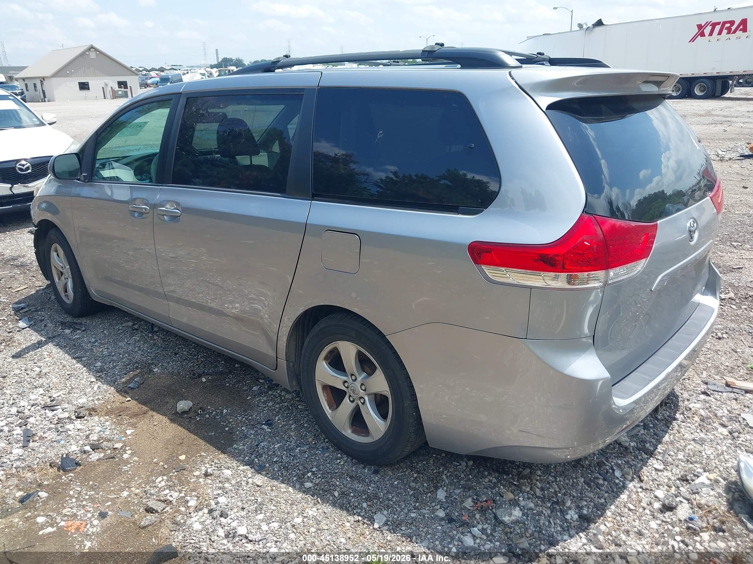 2012 Toyota Sienna Le V6 8 Passenger Серый vin: 5TDKK3DC3CS244395