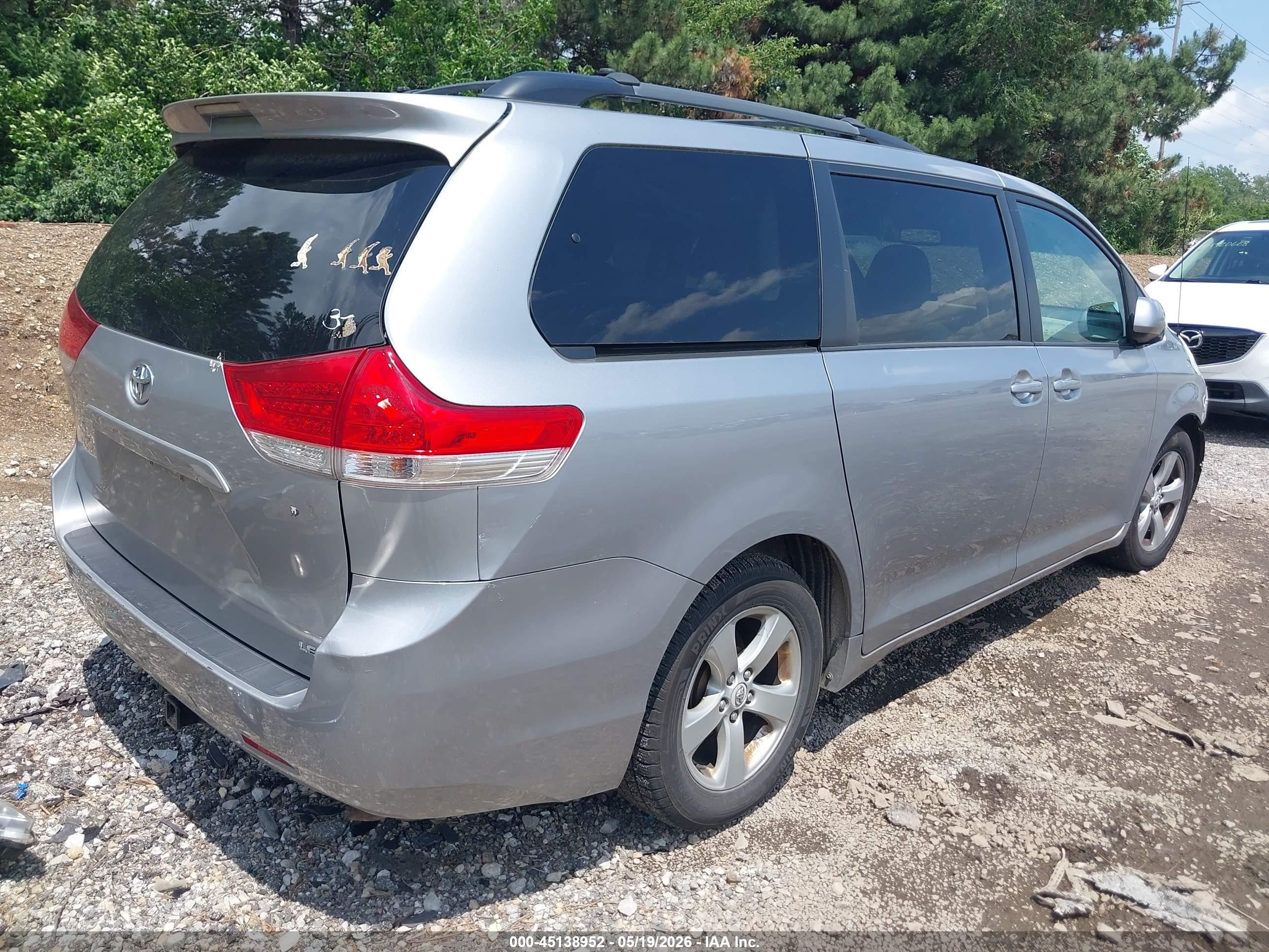 2012 Toyota Sienna Le V6 8 Passenger Серый vin: 5TDKK3DC3CS244395