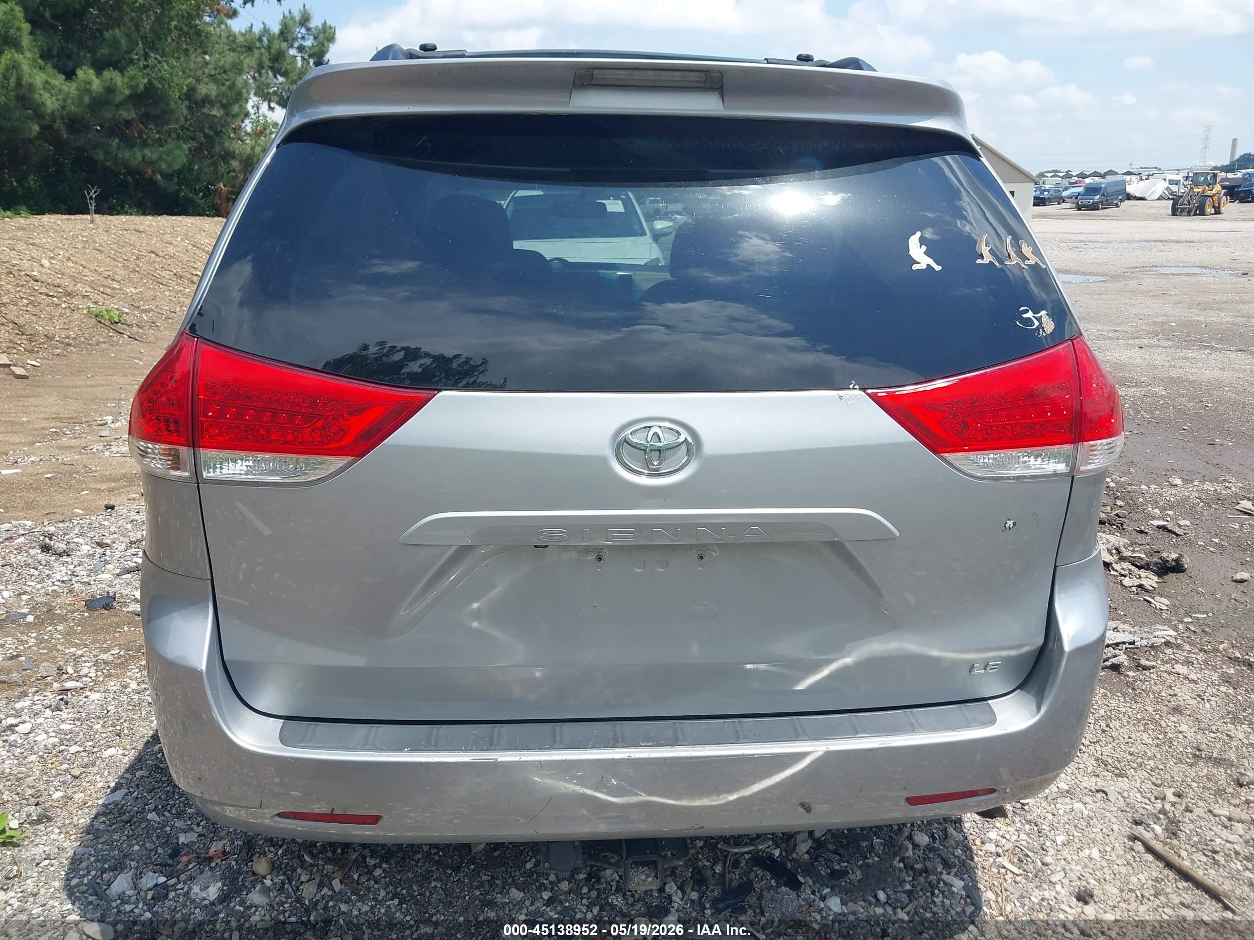 2012 Toyota Sienna Le V6 8 Passenger Серый vin: 5TDKK3DC3CS244395