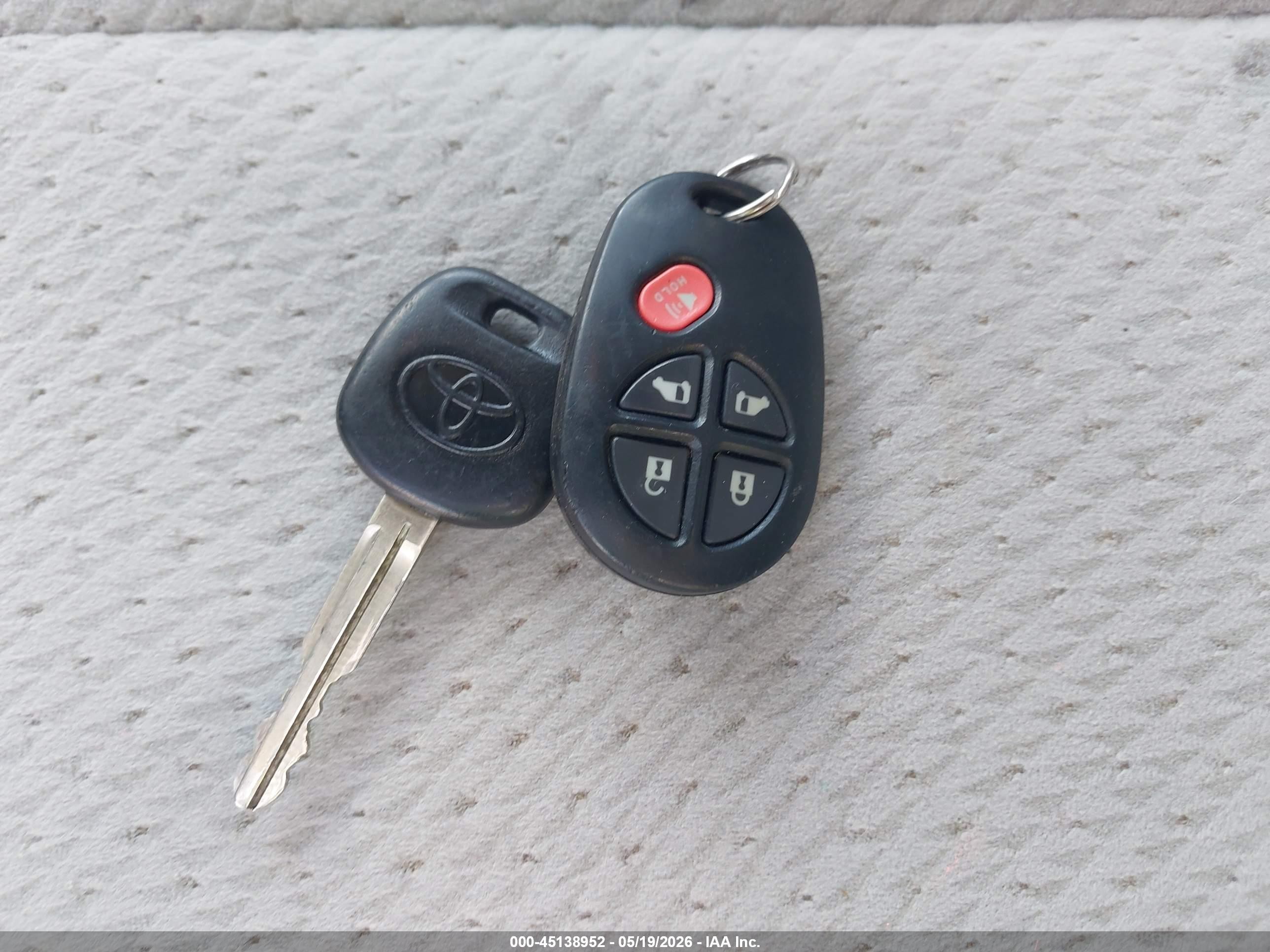 2012 Toyota Sienna Le V6 8 Passenger Серый vin: 5TDKK3DC3CS244395