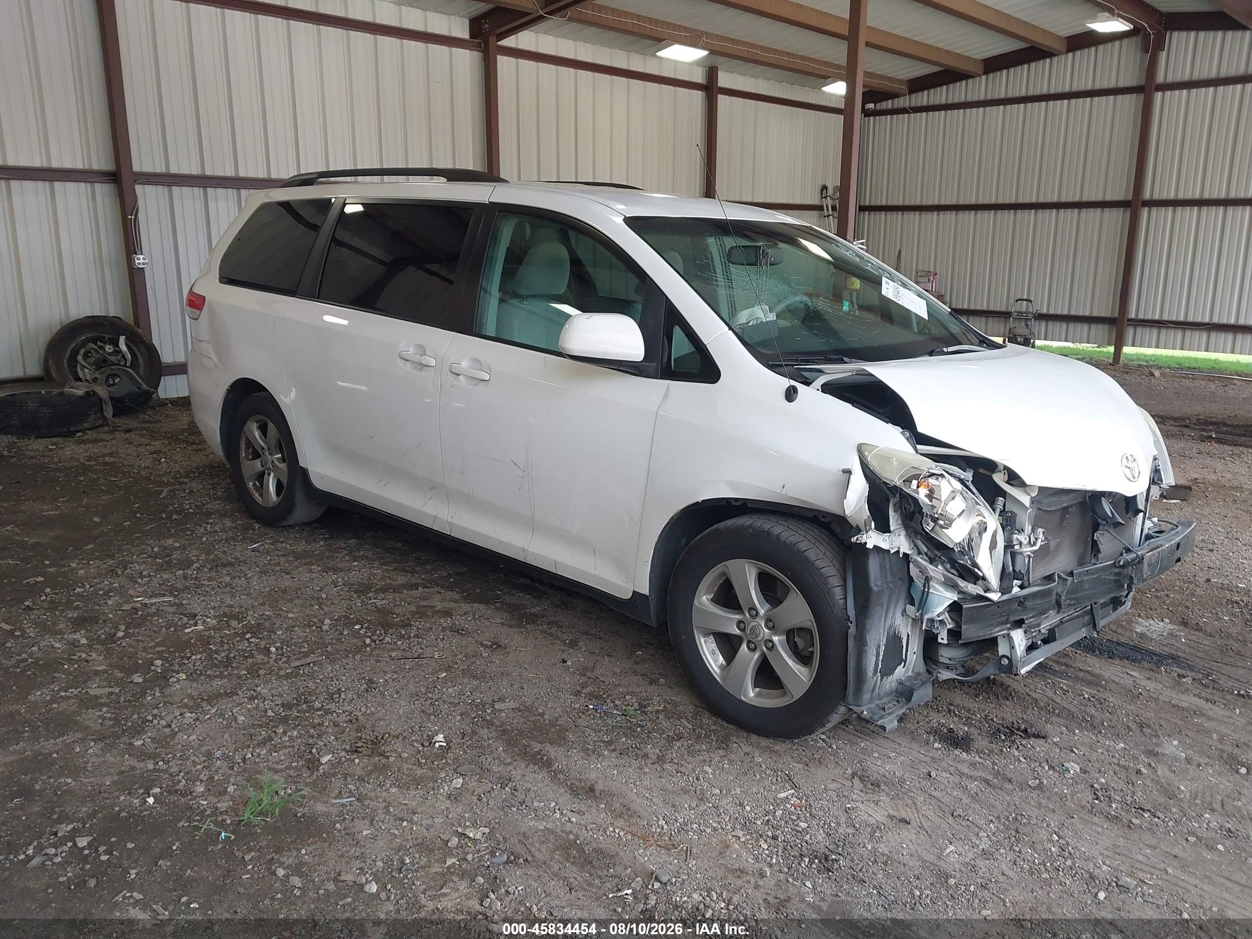 2013 Toyota Sienna Le V6 8 Passenger White vin: 5TDKK3DC3DS288592