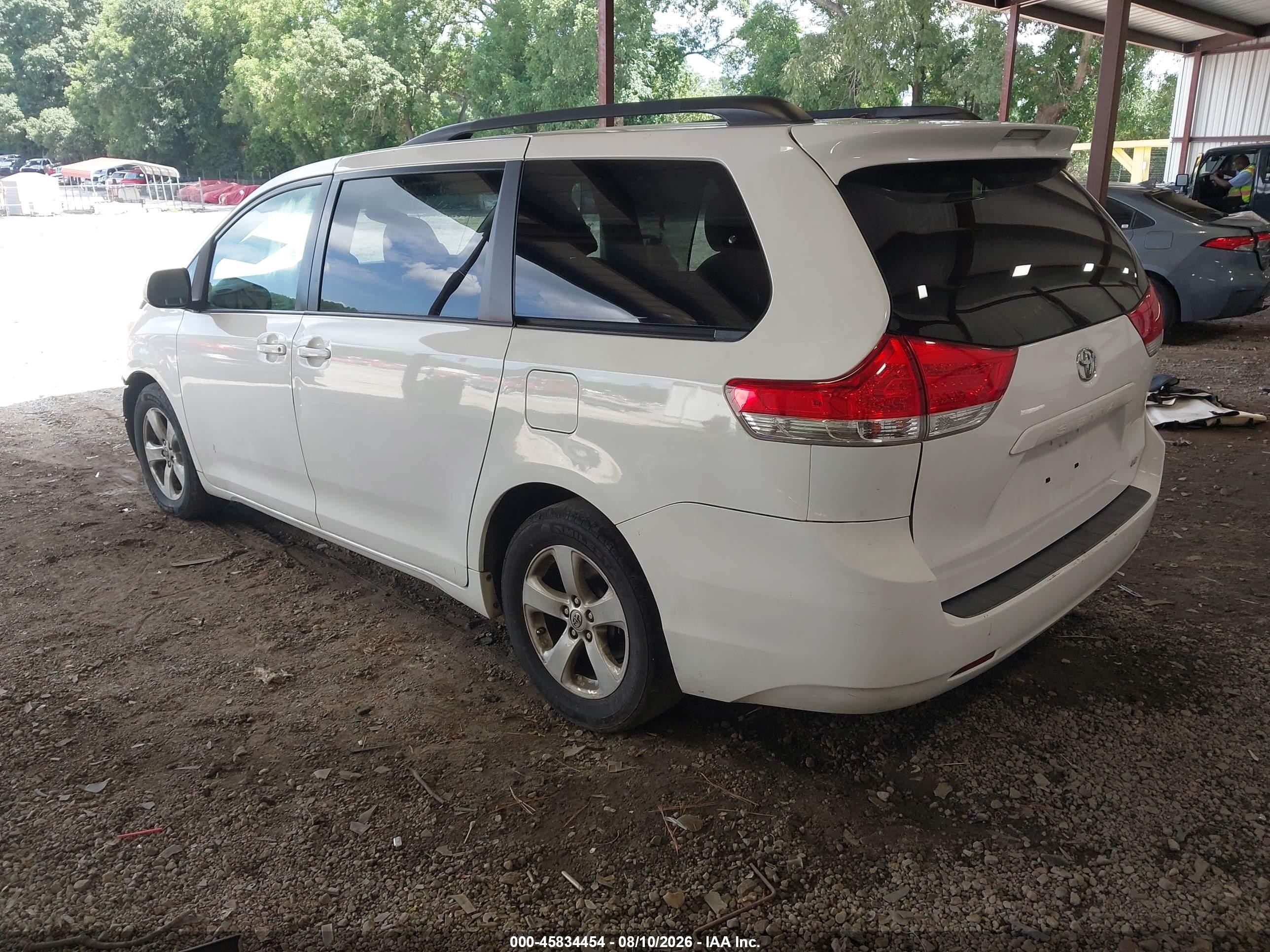 2013 Toyota Sienna Le V6 8 Passenger White vin: 5TDKK3DC3DS288592