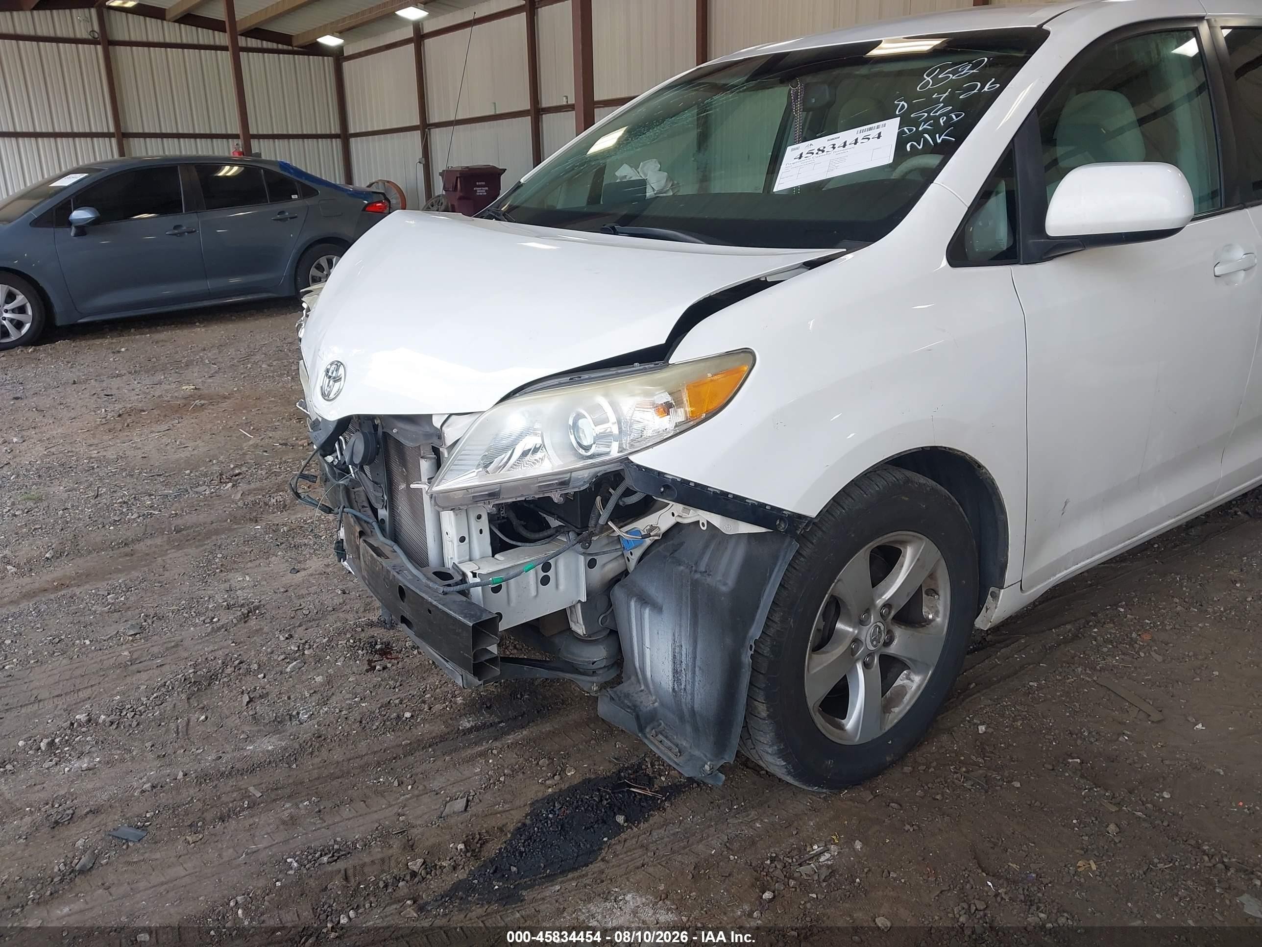 2013 Toyota Sienna Le V6 8 Passenger White vin: 5TDKK3DC3DS288592