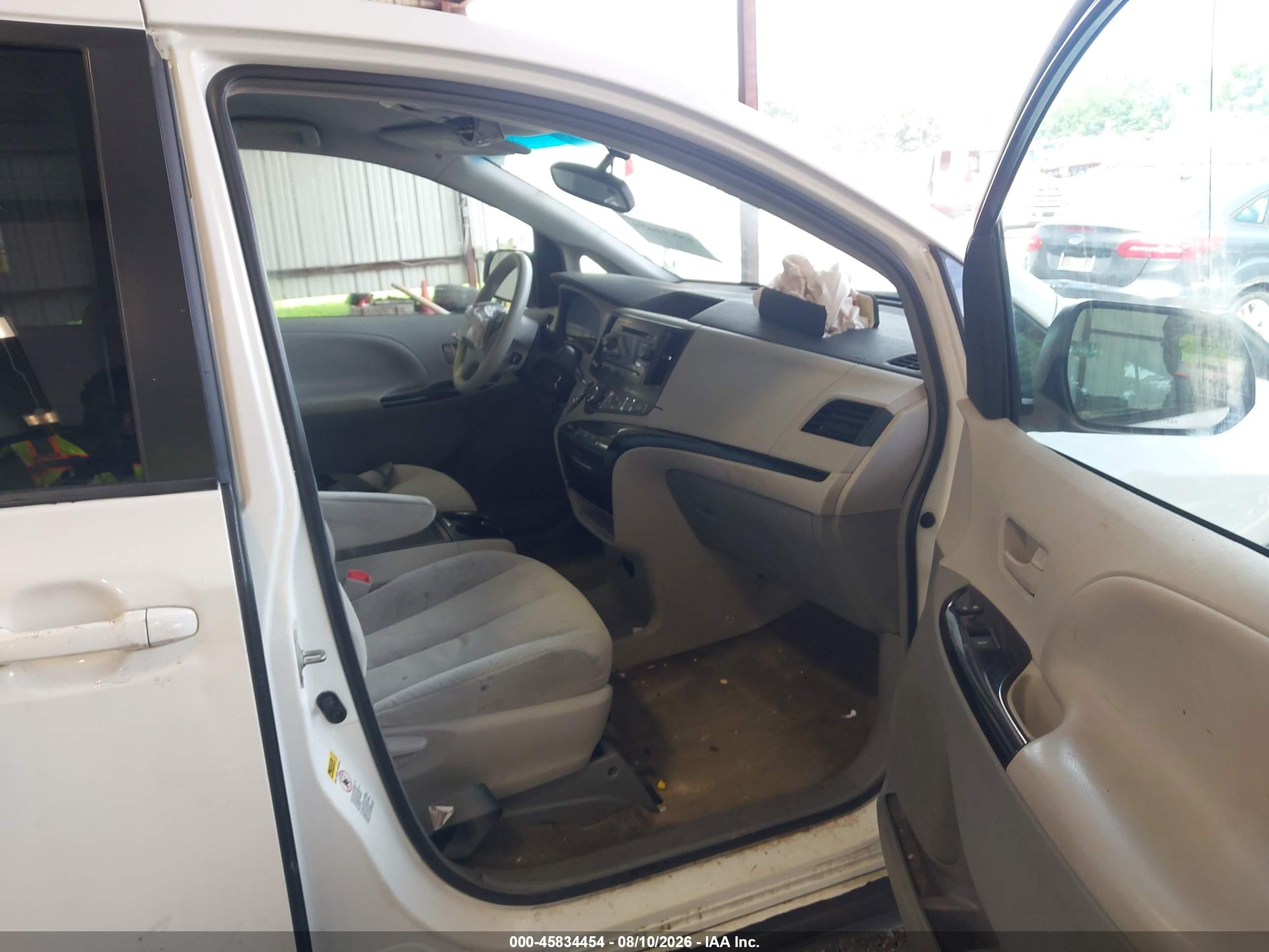 2013 Toyota Sienna Le V6 8 Passenger White vin: 5TDKK3DC3DS288592