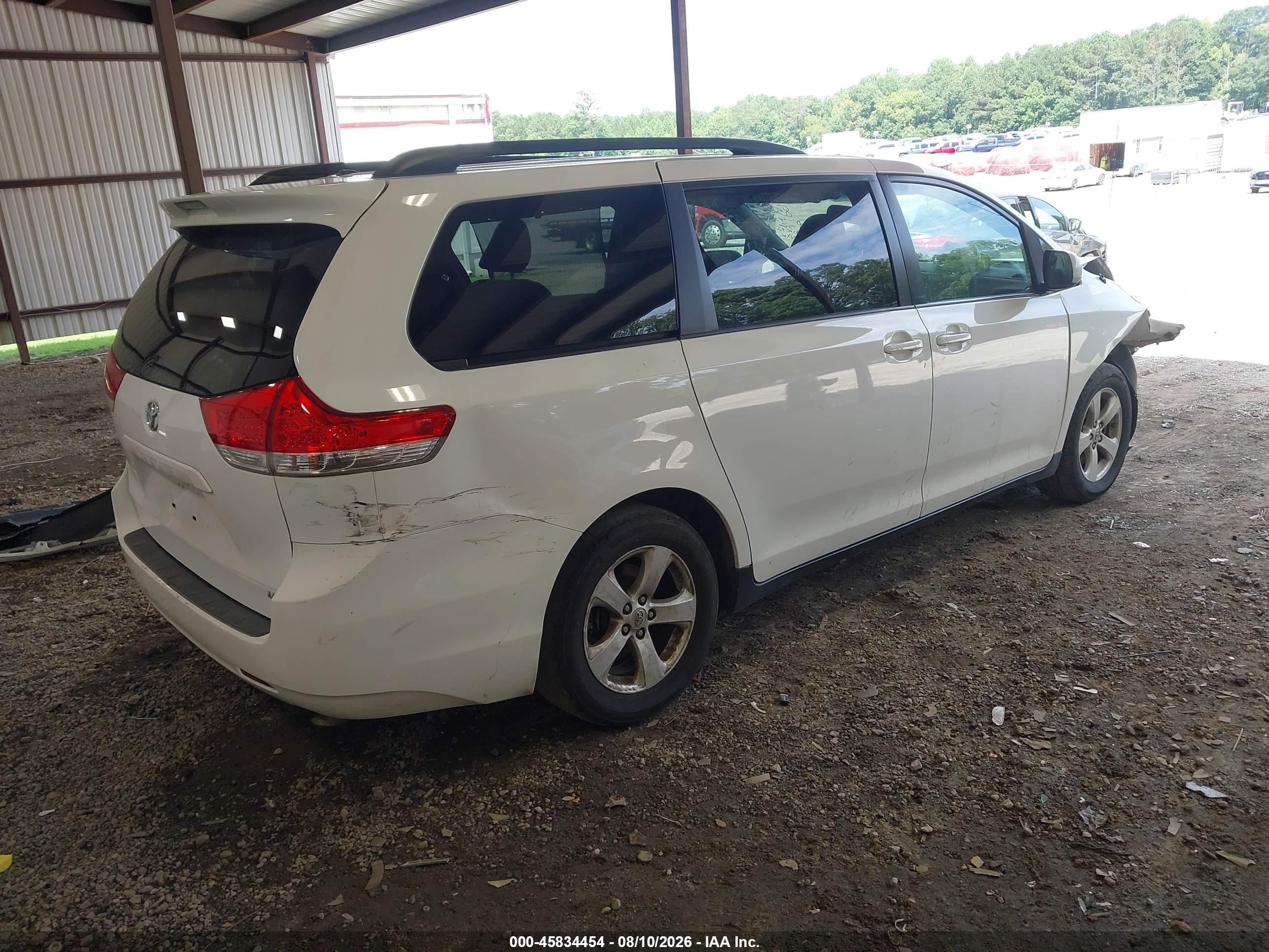 2013 Toyota Sienna Le V6 8 Passenger White vin: 5TDKK3DC3DS288592