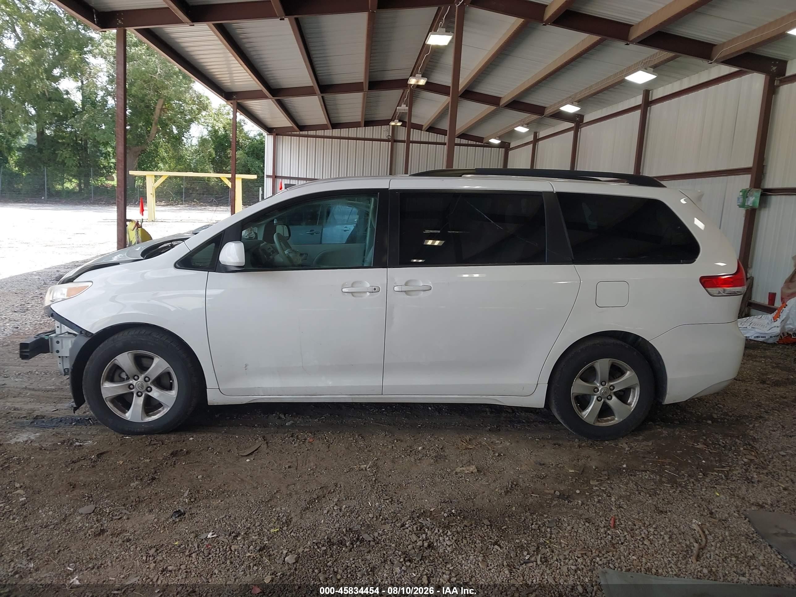 2013 Toyota Sienna Le V6 8 Passenger White vin: 5TDKK3DC3DS288592