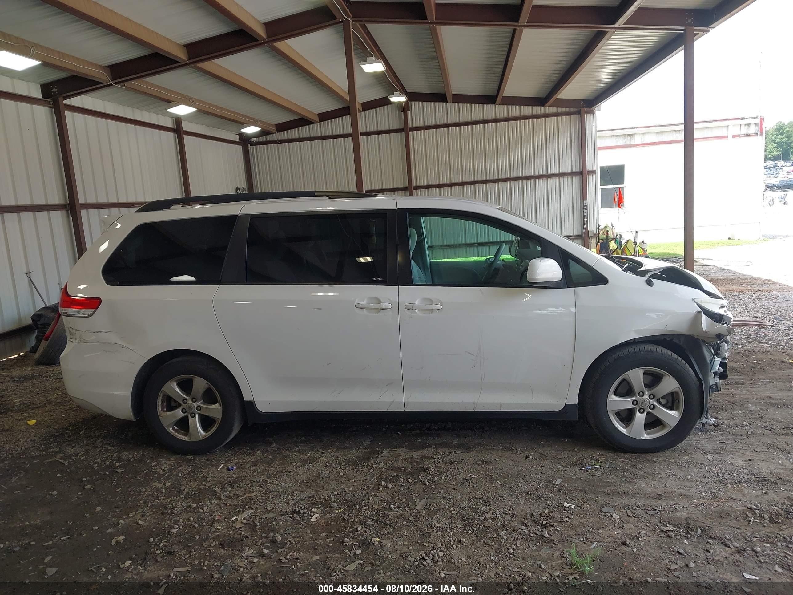 2013 Toyota Sienna Le V6 8 Passenger White vin: 5TDKK3DC3DS288592