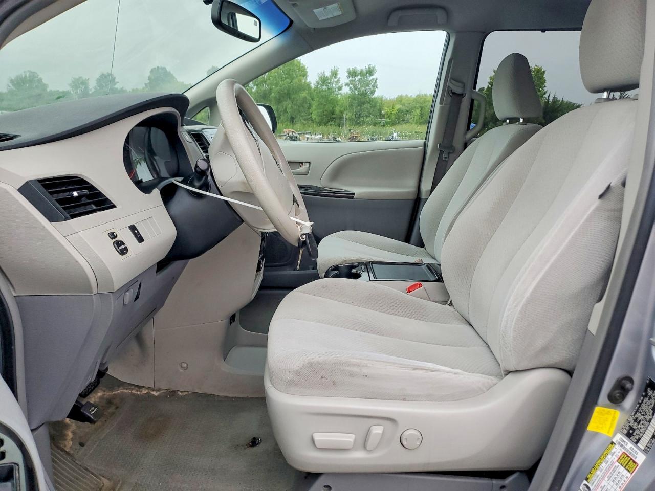 2013 Toyota Sienna Le Silver vin: 5TDKK3DC3DS298507
