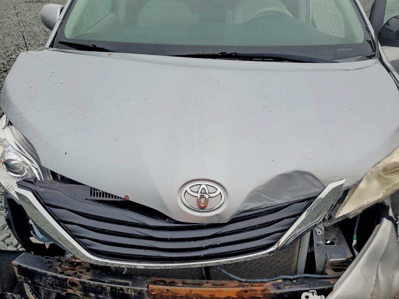 2013 Toyota Sienna Le Silver vin: 5TDKK3DC3DS298507