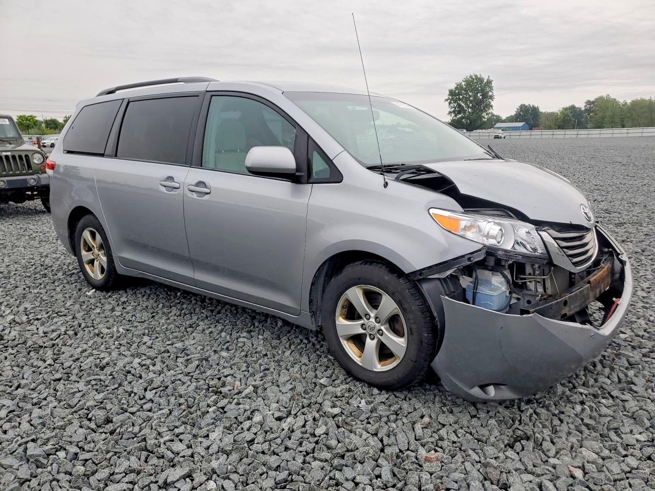 2013 Toyota Sienna Le Silver vin: 5TDKK3DC3DS298507