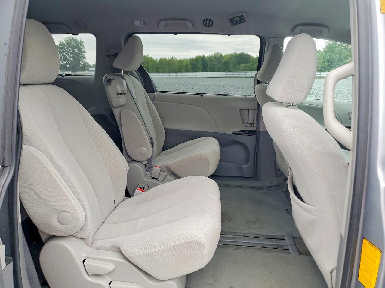 2013 Toyota Sienna Le Silver vin: 5TDKK3DC3DS298507