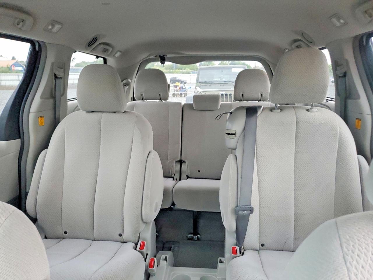 2013 Toyota Sienna Le Silver vin: 5TDKK3DC3DS298507
