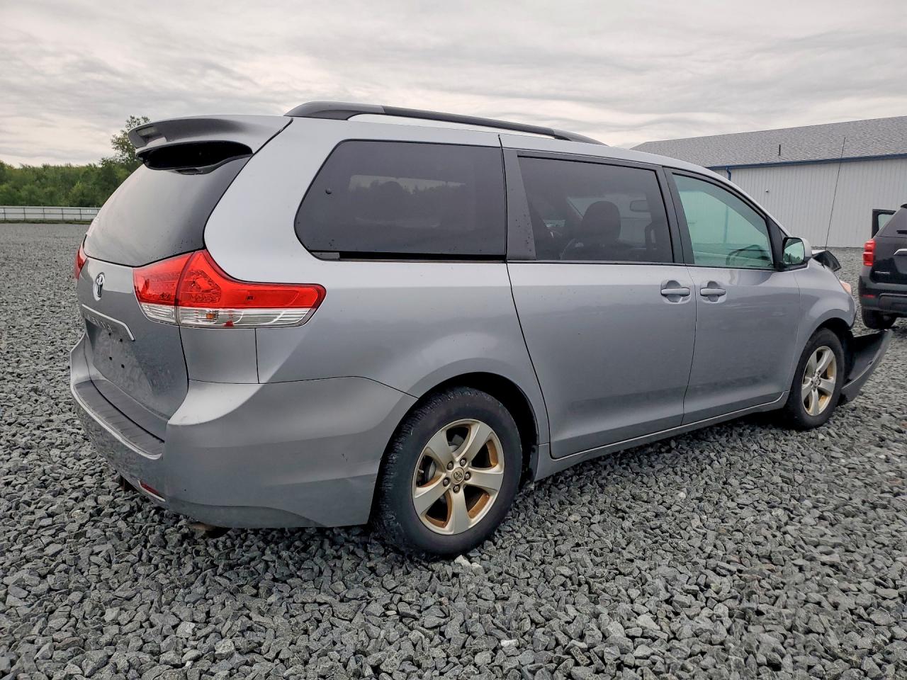 2013 Toyota Sienna Le Silver vin: 5TDKK3DC3DS298507
