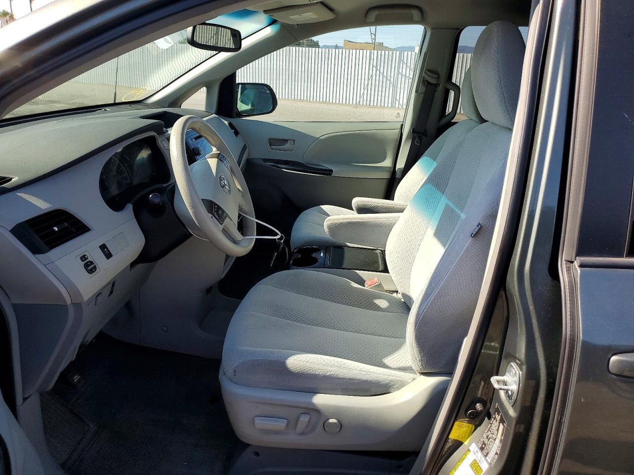 2013 Toyota Sienna Le Gray vin: 5TDKK3DC3DS302944