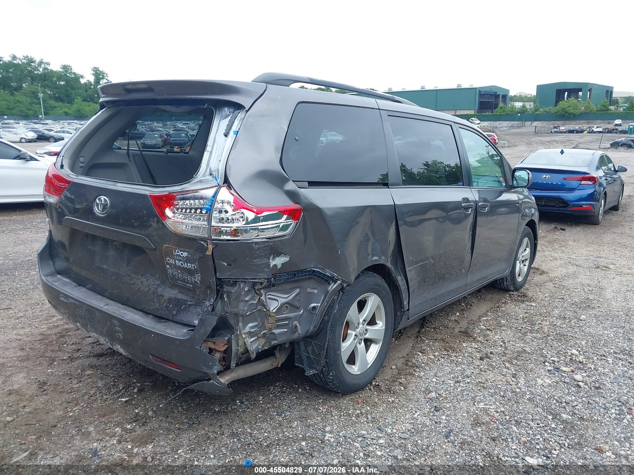 2013 Toyota Sienna Le V6 8 Passenger Brown vin: 5TDKK3DC3DS306881