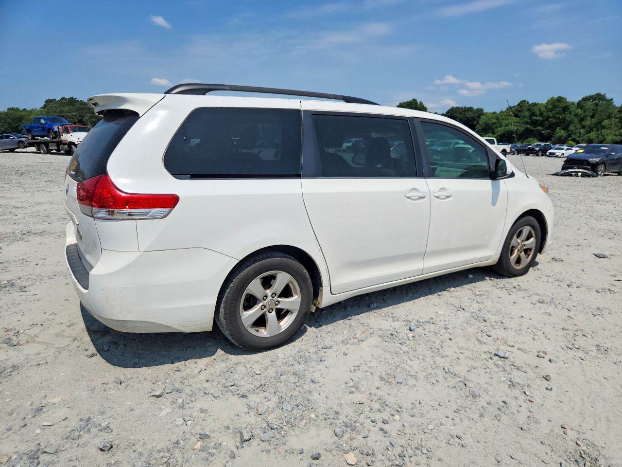 2013 Toyota Sienna Le White vin: 5TDKK3DC3DS307691