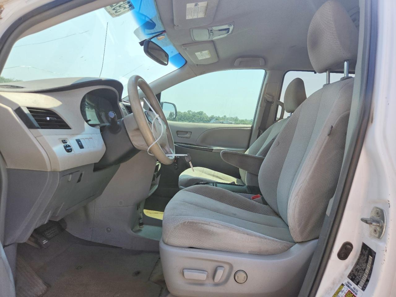 2013 Toyota Sienna Le White vin: 5TDKK3DC3DS307691