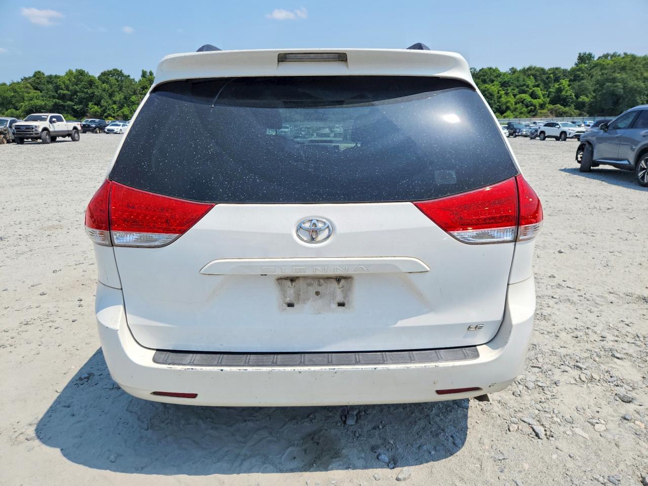 2013 Toyota Sienna Le White vin: 5TDKK3DC3DS307691