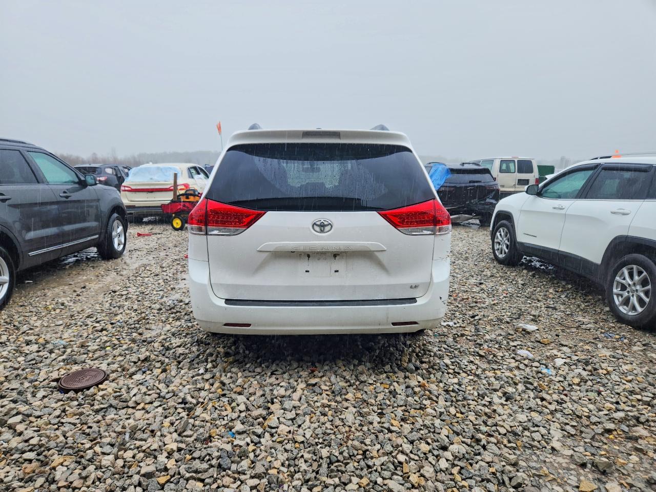 2013 Toyota Sienna Le White vin: 5TDKK3DC3DS308694