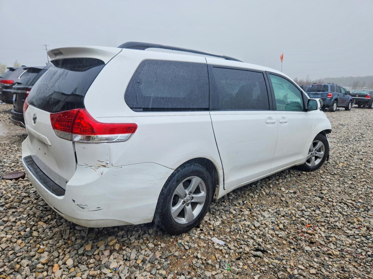 2013 Toyota Sienna Le White vin: 5TDKK3DC3DS308694
