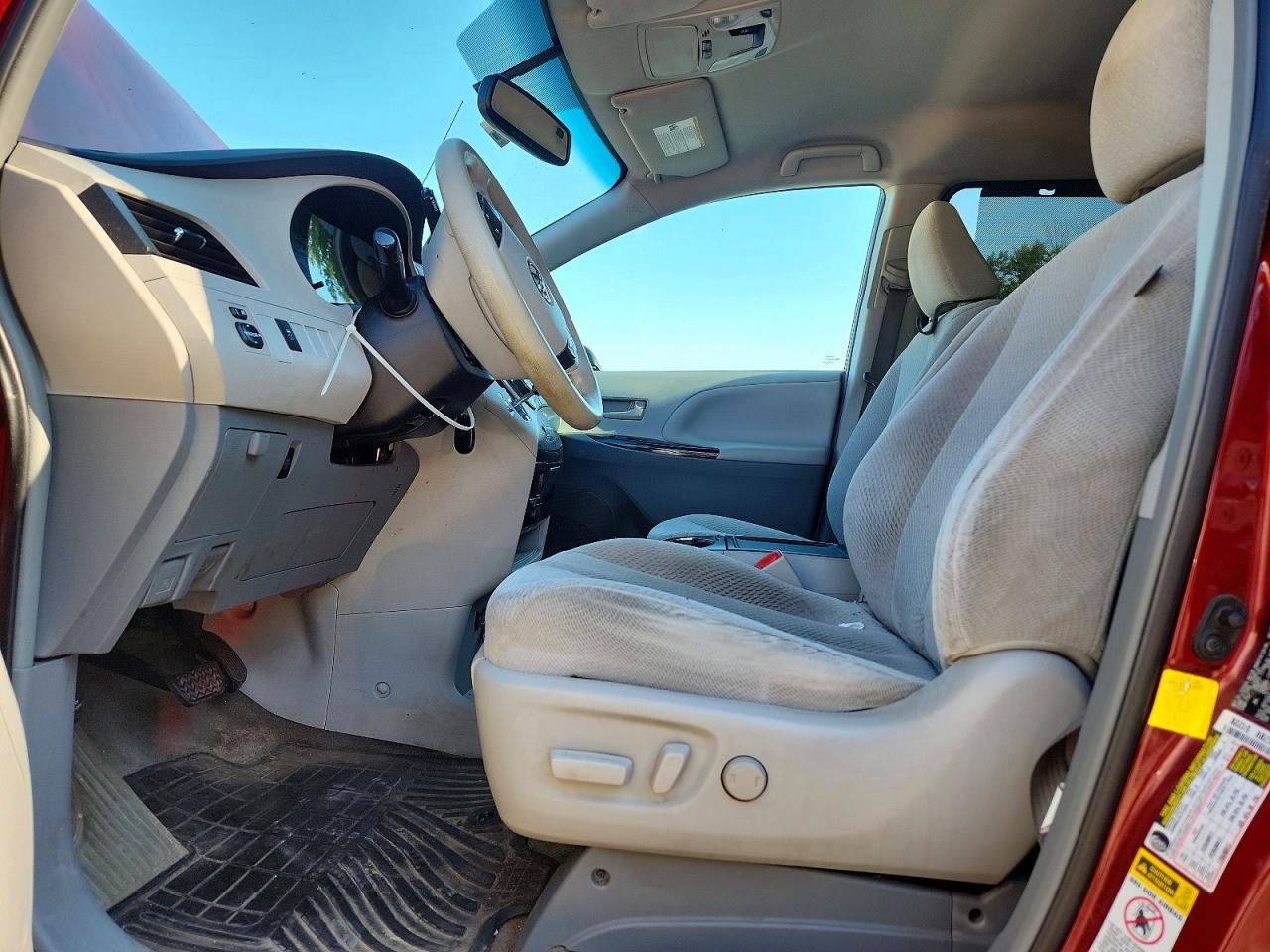 2013 Toyota Sienna Le Maroon vin: 5TDKK3DC3DS330064