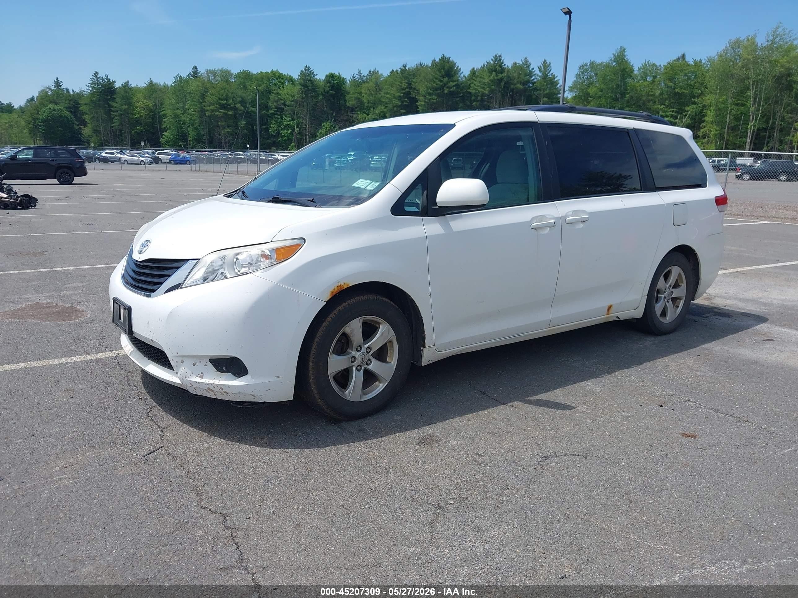 2013 Toyota Sienna Le V6 8 Passenger White vin: 5TDKK3DC3DS340111