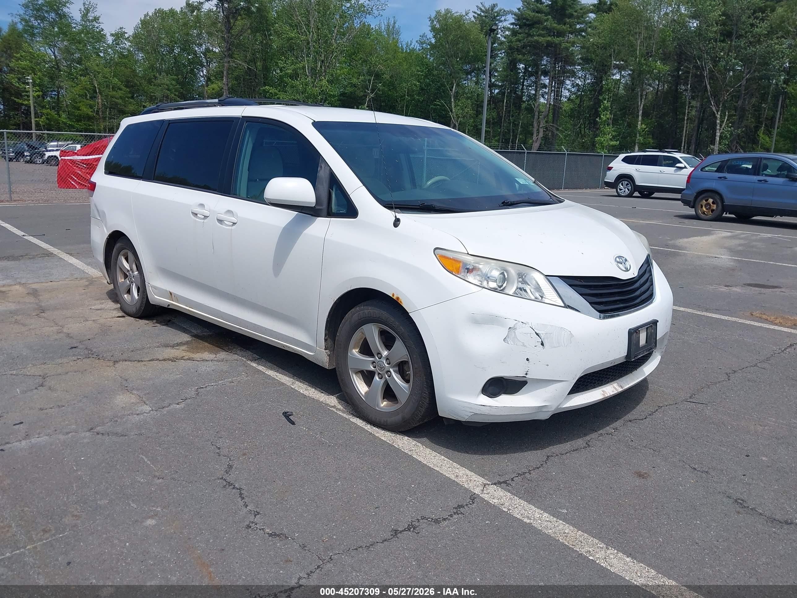 2013 Toyota Sienna Le V6 8 Passenger White vin: 5TDKK3DC3DS340111