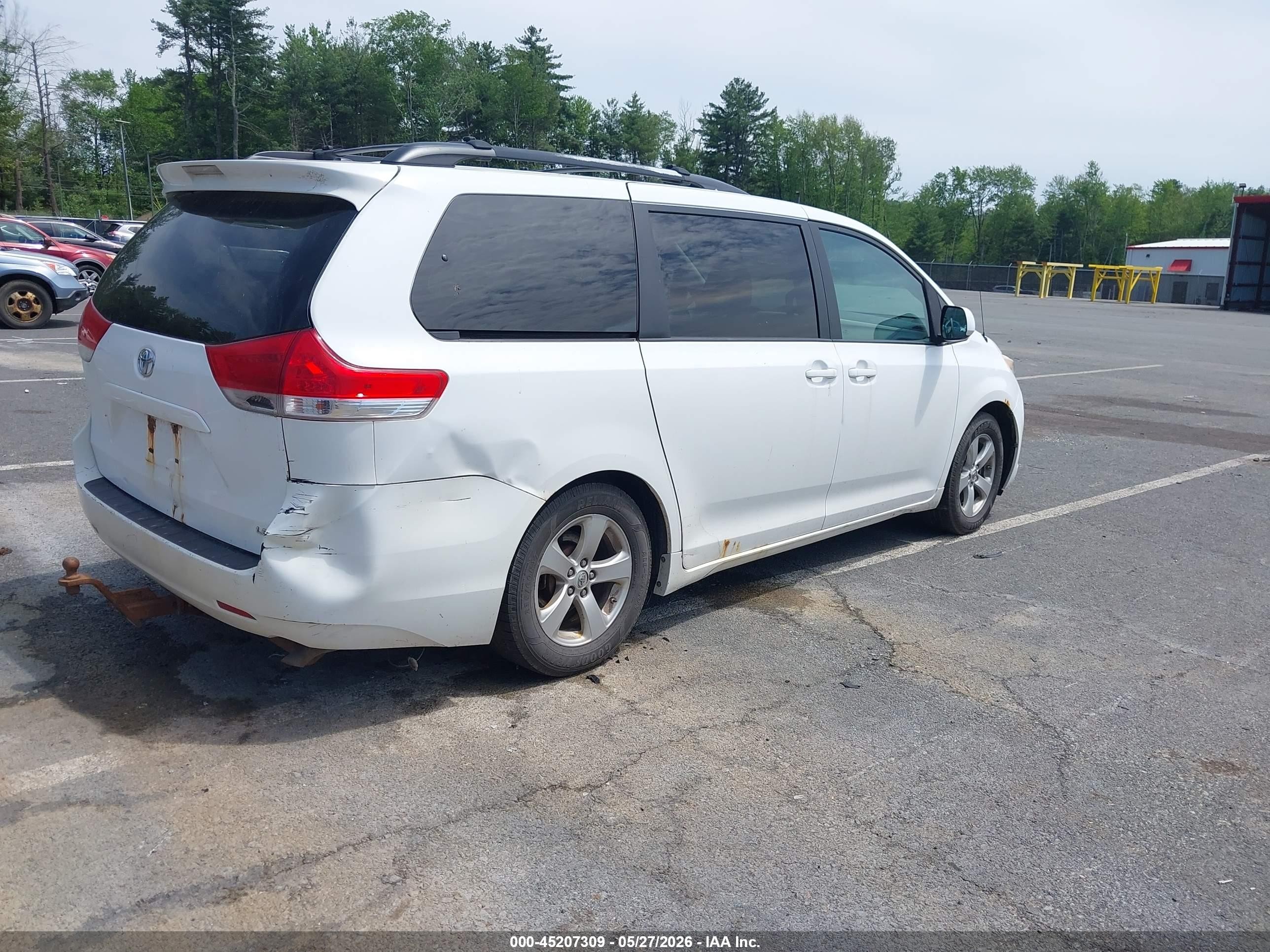2013 Toyota Sienna Le V6 8 Passenger White vin: 5TDKK3DC3DS340111