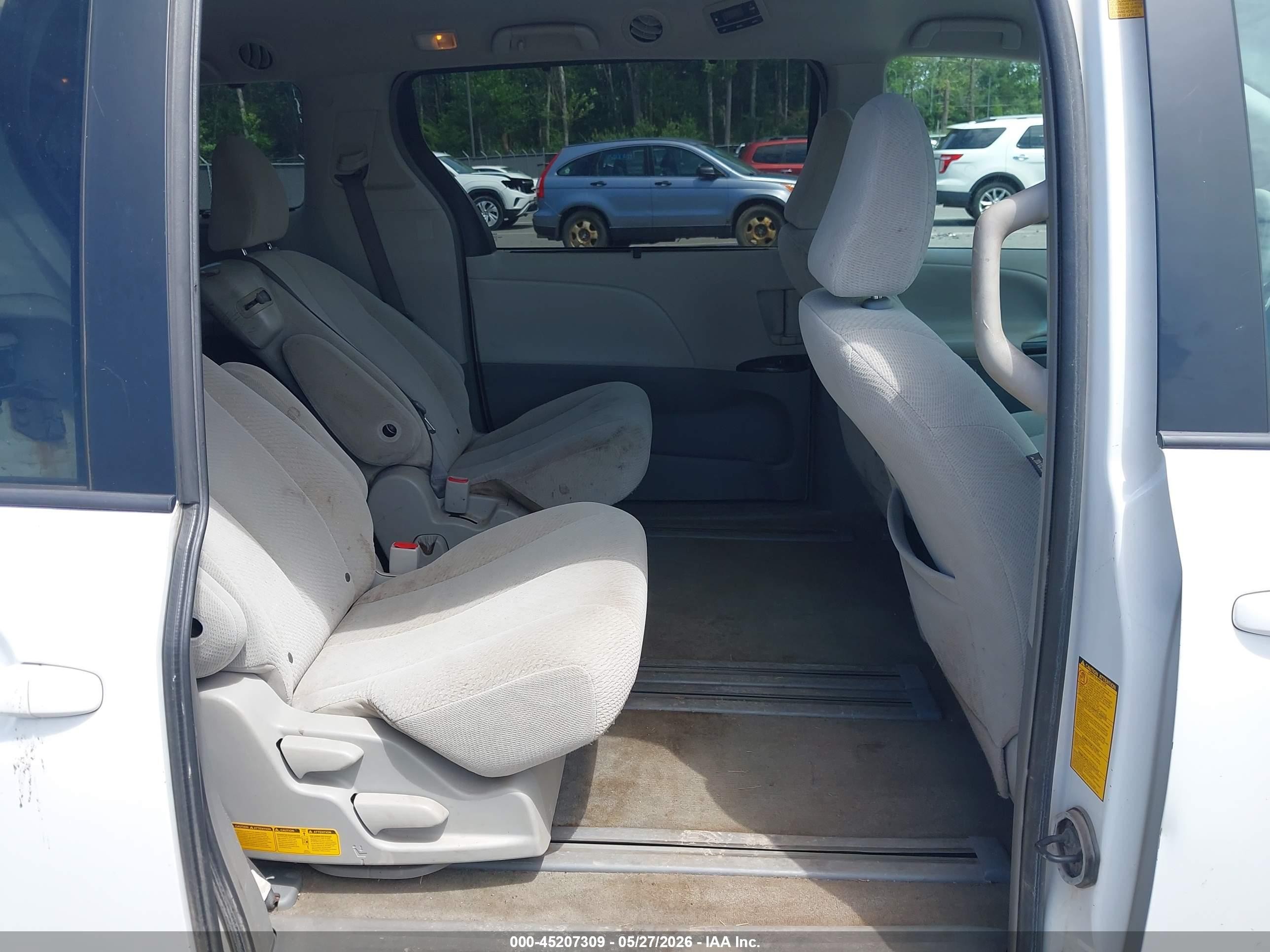 2013 Toyota Sienna Le V6 8 Passenger White vin: 5TDKK3DC3DS340111