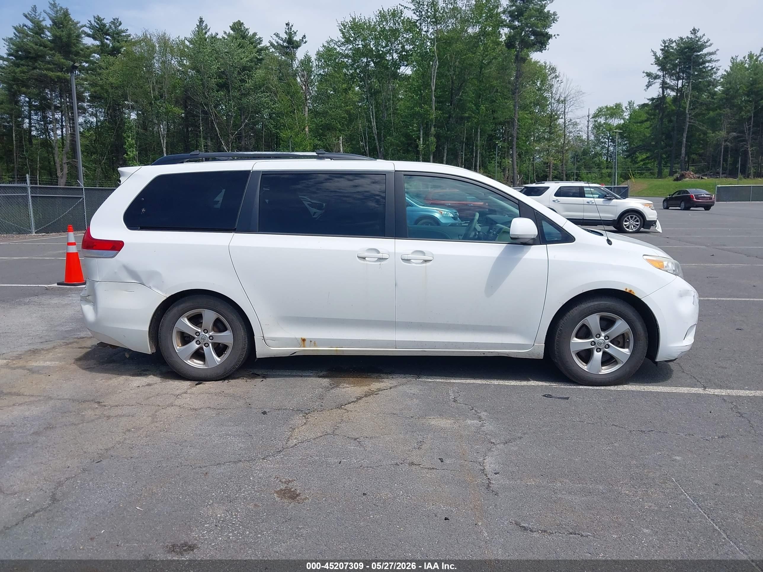2013 Toyota Sienna Le V6 8 Passenger White vin: 5TDKK3DC3DS340111