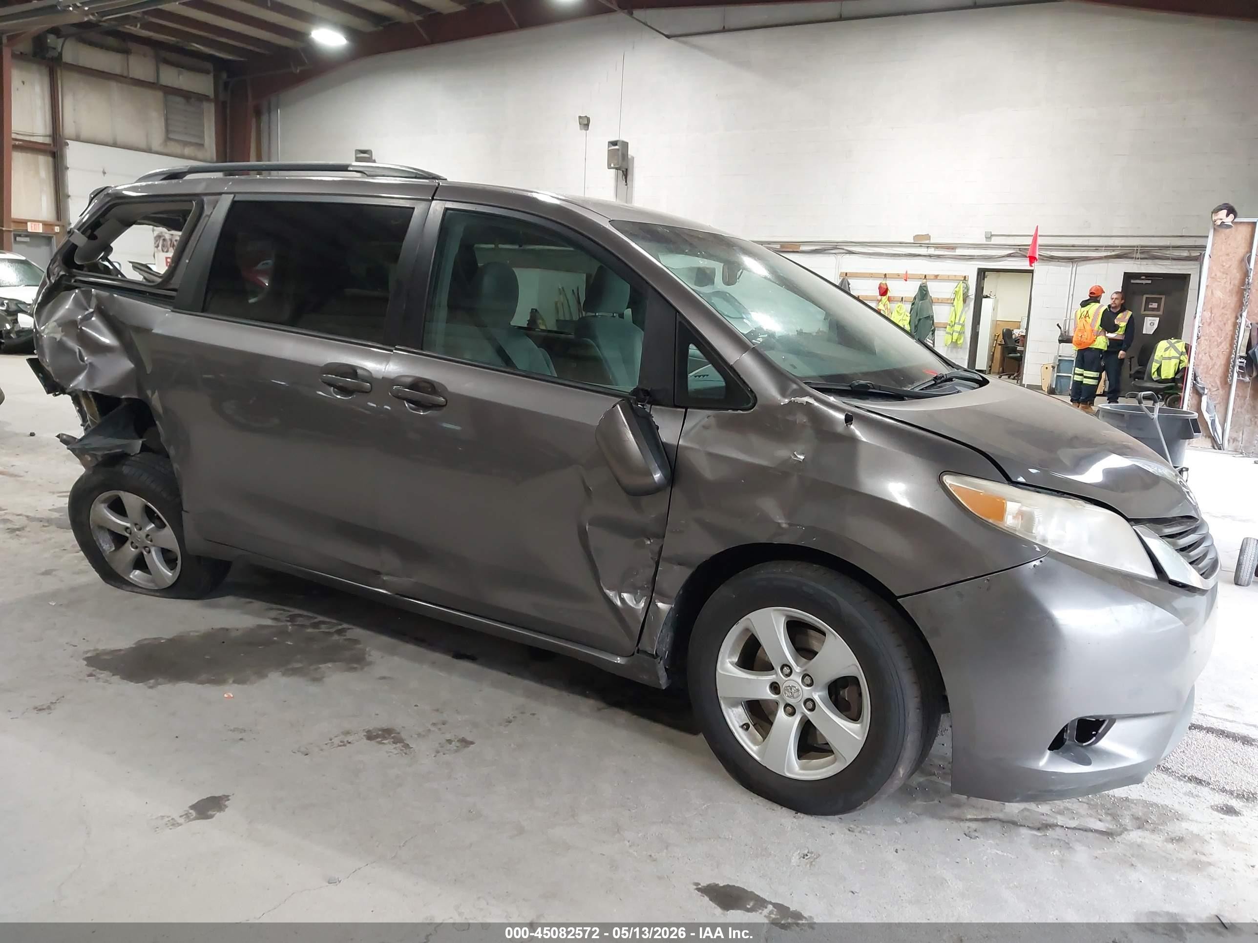 2013 Toyota Sienna Le V6 8 Passenger Gray vin: 5TDKK3DC3DS344546