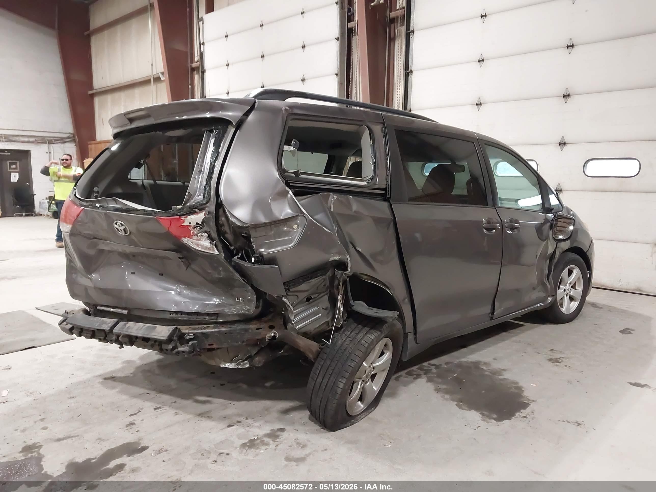 2013 Toyota Sienna Le V6 8 Passenger Gray vin: 5TDKK3DC3DS344546