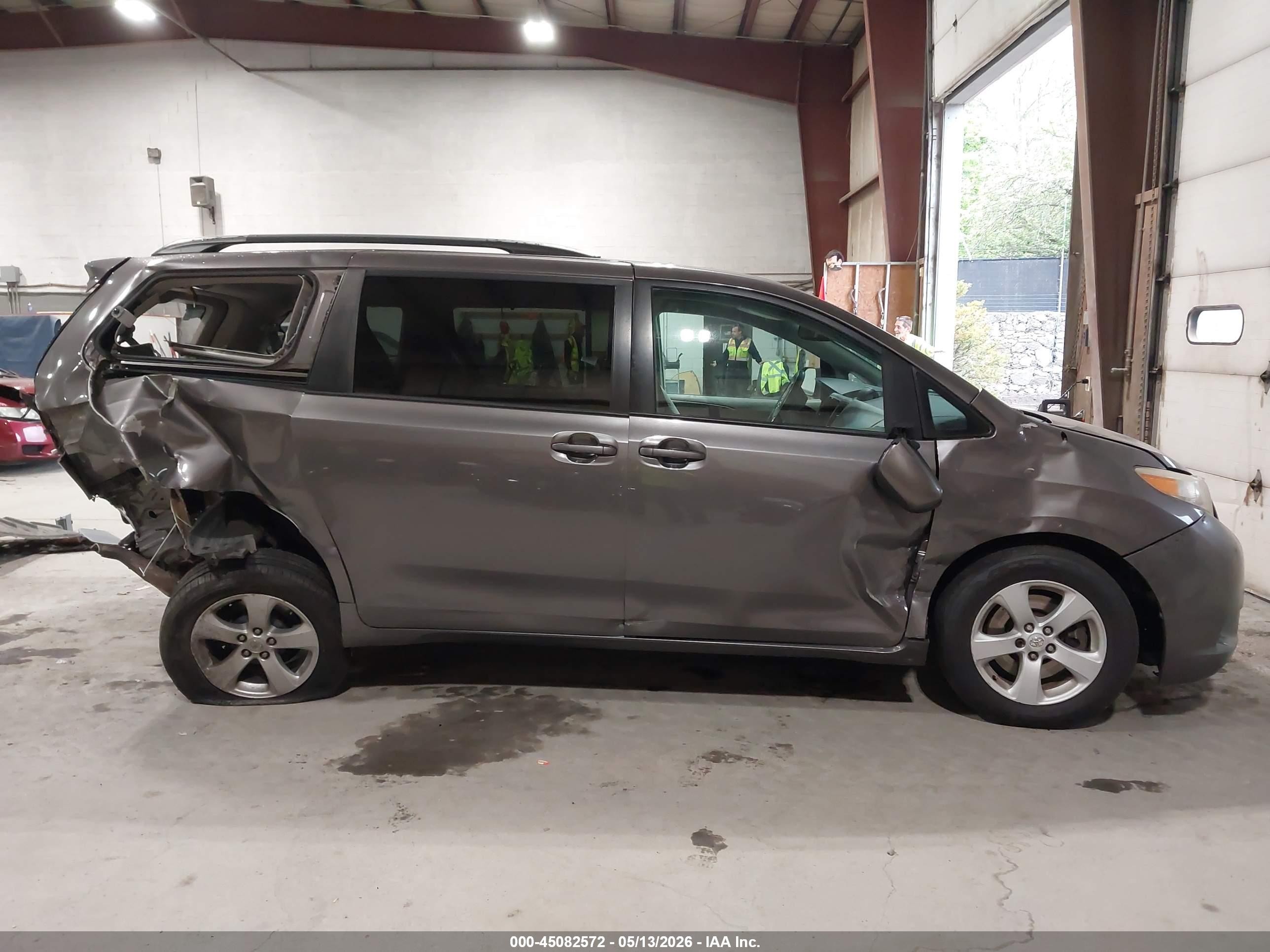 2013 Toyota Sienna Le V6 8 Passenger Gray vin: 5TDKK3DC3DS344546