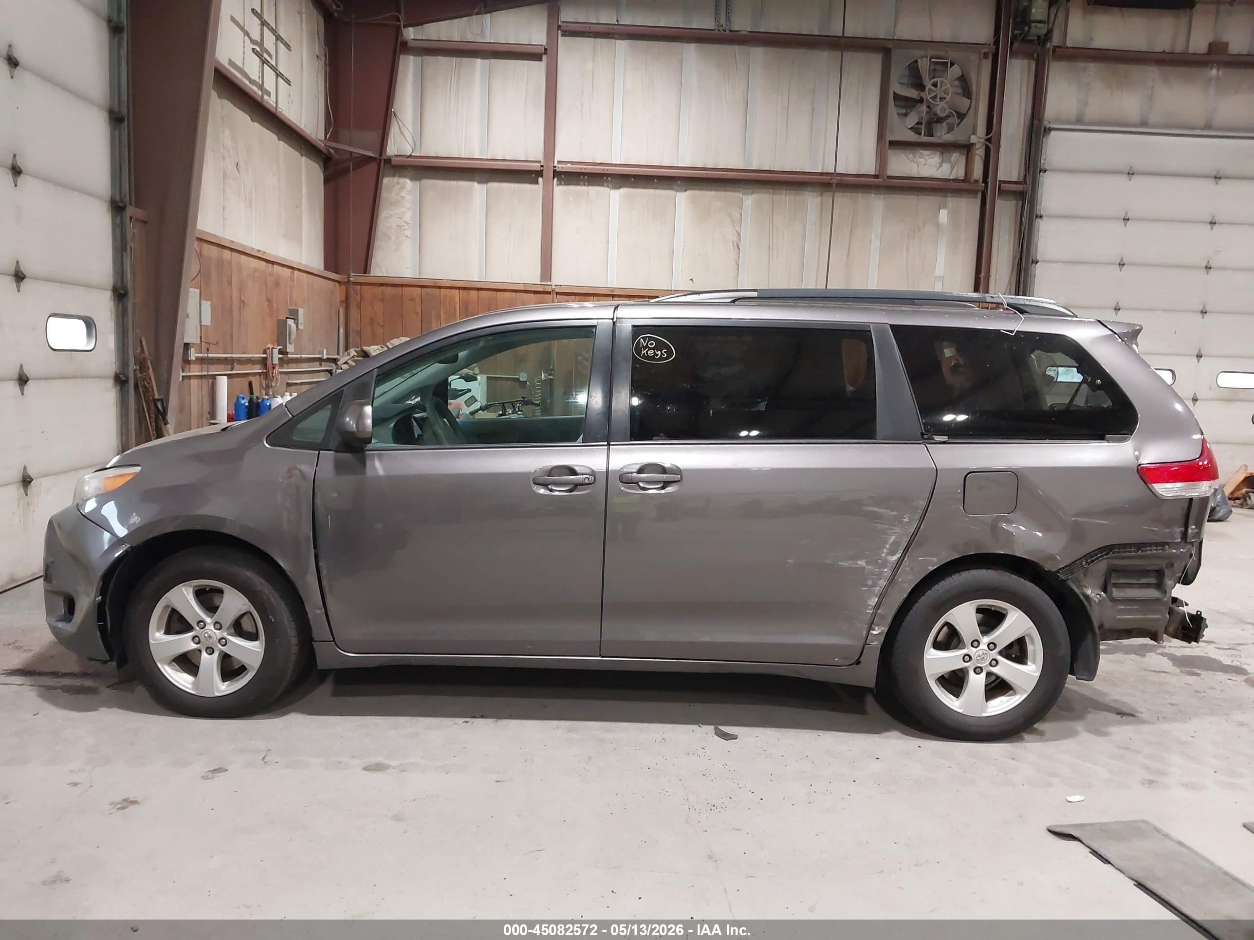 2013 Toyota Sienna Le V6 8 Passenger Gray vin: 5TDKK3DC3DS344546
