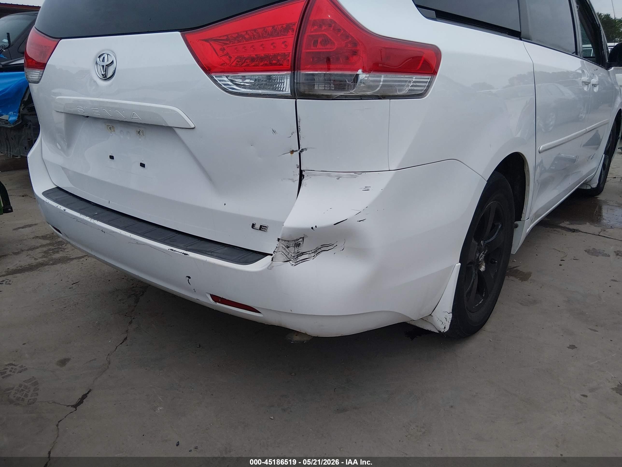 2013 Toyota Sienna Le V6 8 Passenger White vin: 5TDKK3DC3DS348550