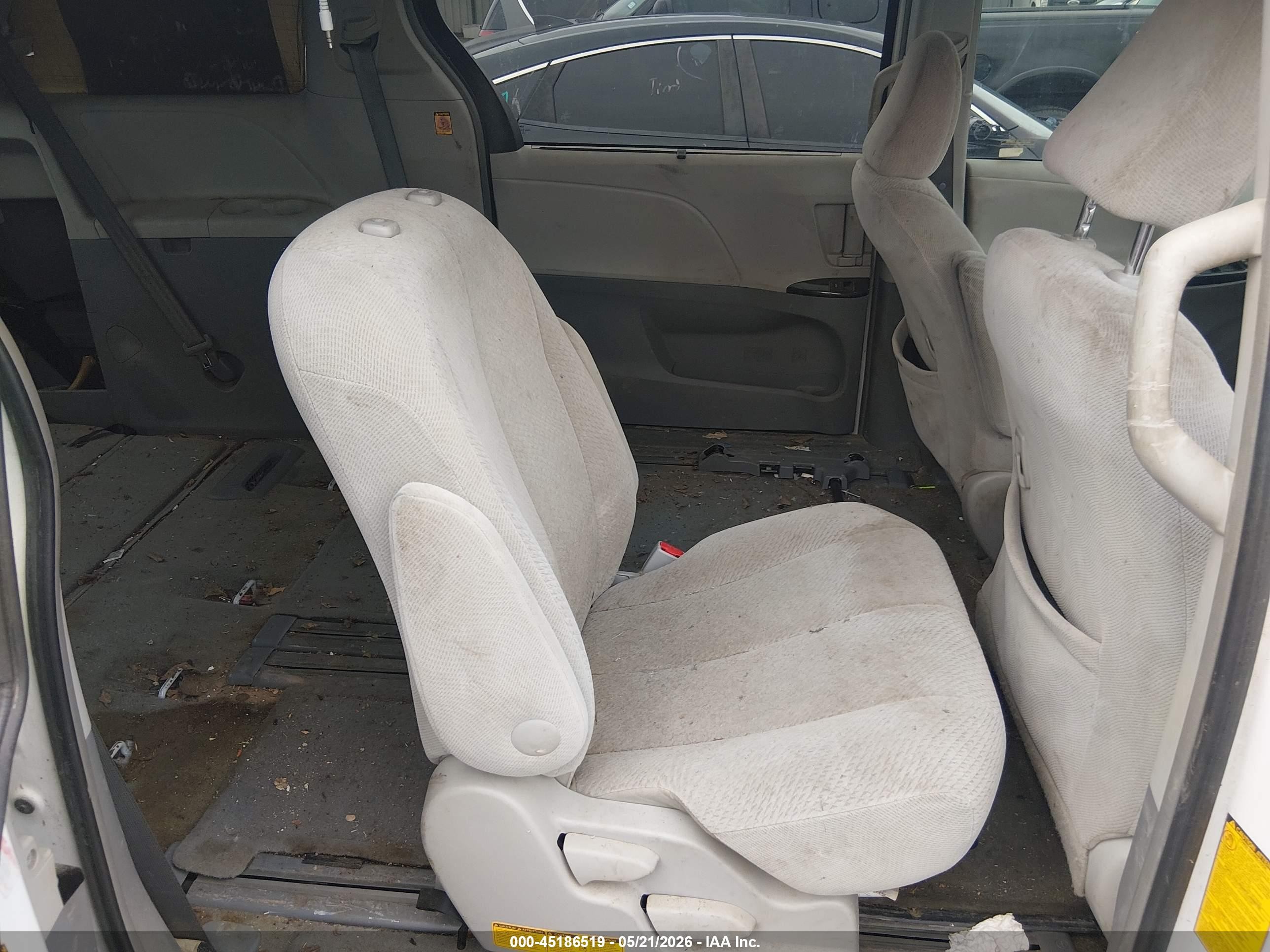 2013 Toyota Sienna Le V6 8 Passenger White vin: 5TDKK3DC3DS348550