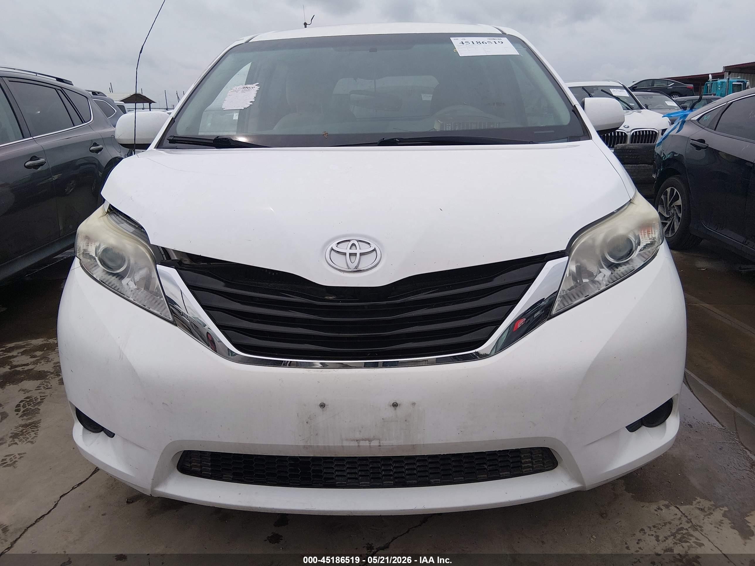 2013 Toyota Sienna Le V6 8 Passenger White vin: 5TDKK3DC3DS348550