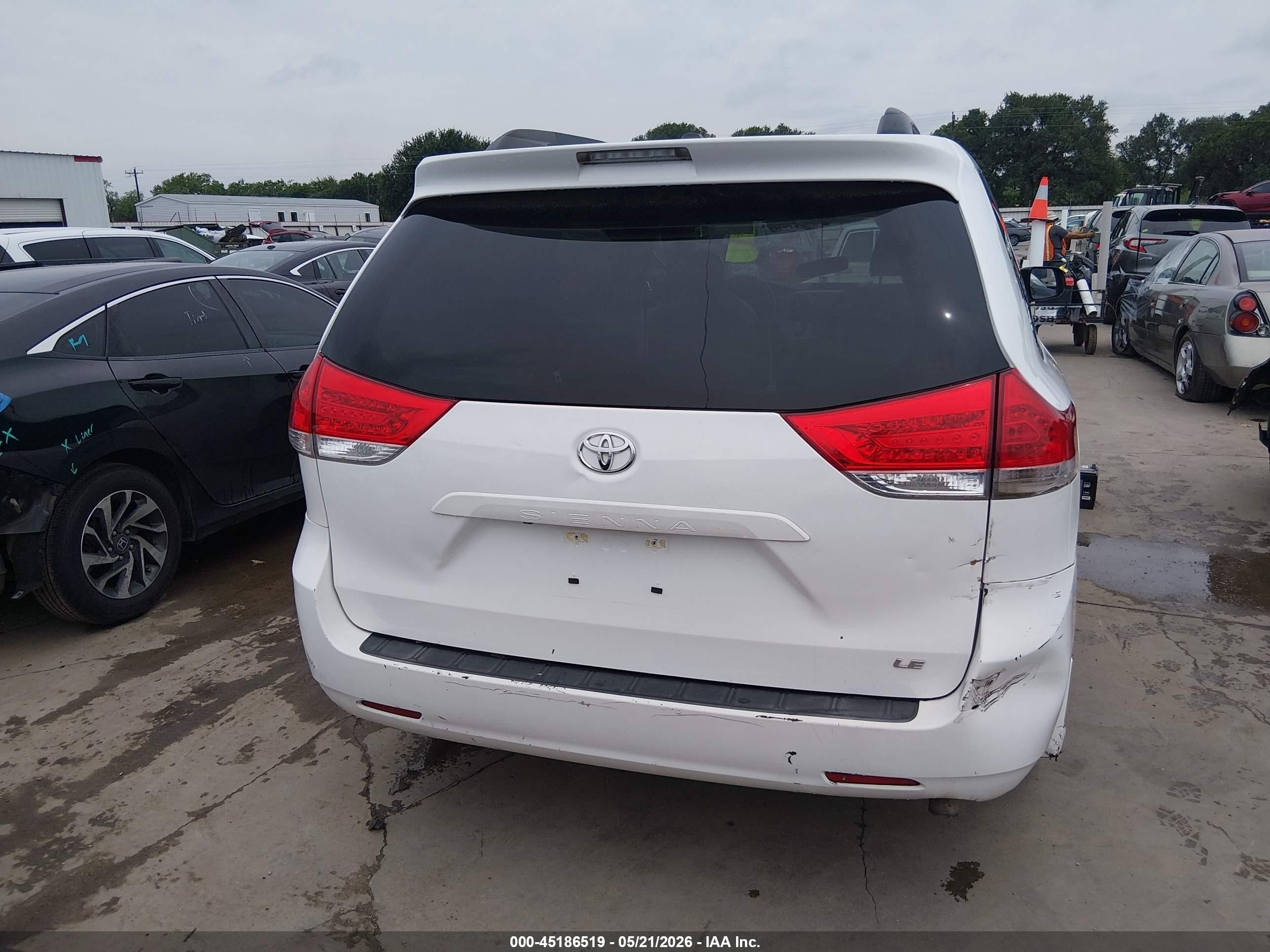 2013 Toyota Sienna Le V6 8 Passenger White vin: 5TDKK3DC3DS348550