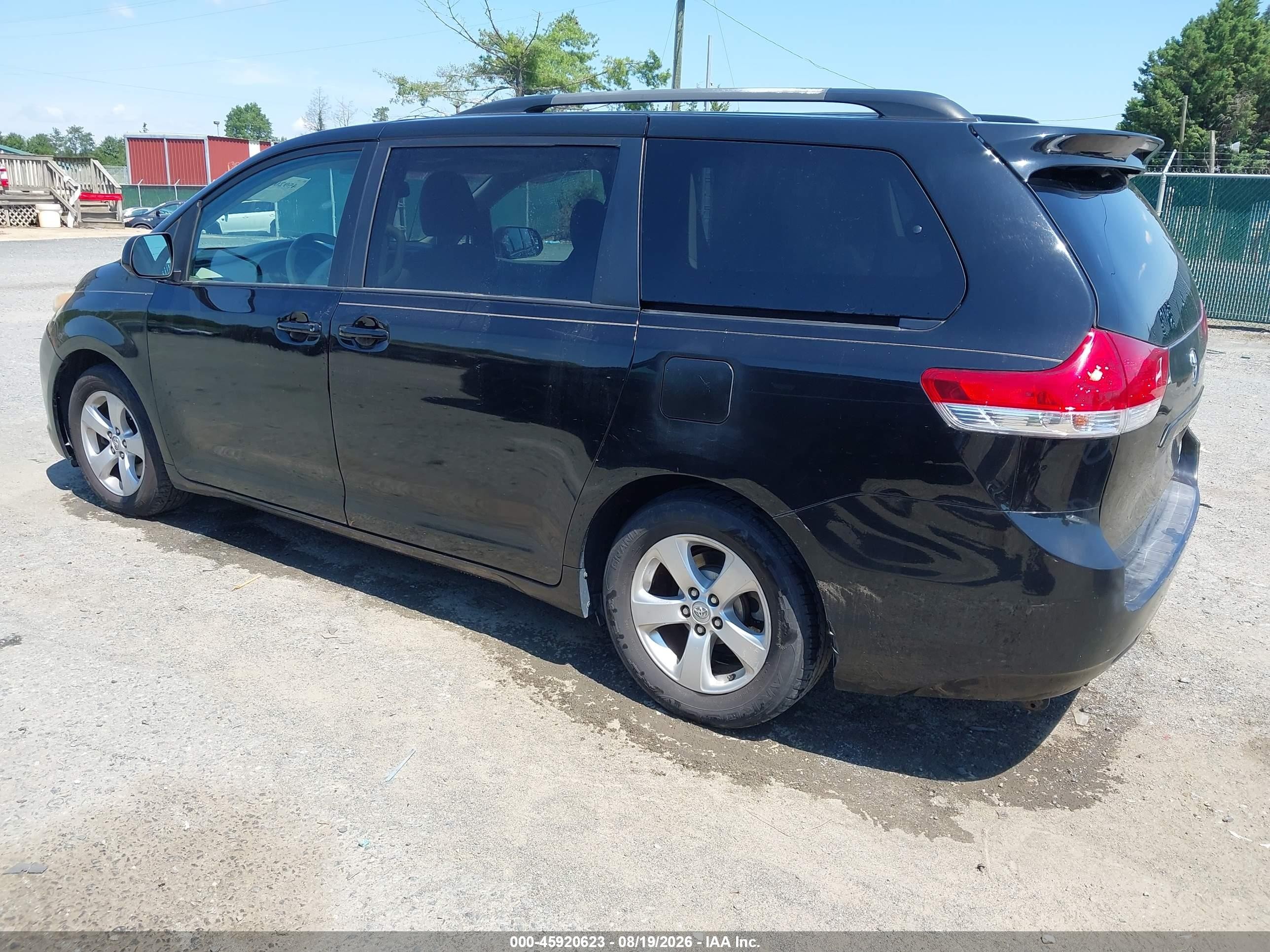 2013 Toyota Sienna Le V6 8 Passenger Black vin: 5TDKK3DC3DS362982