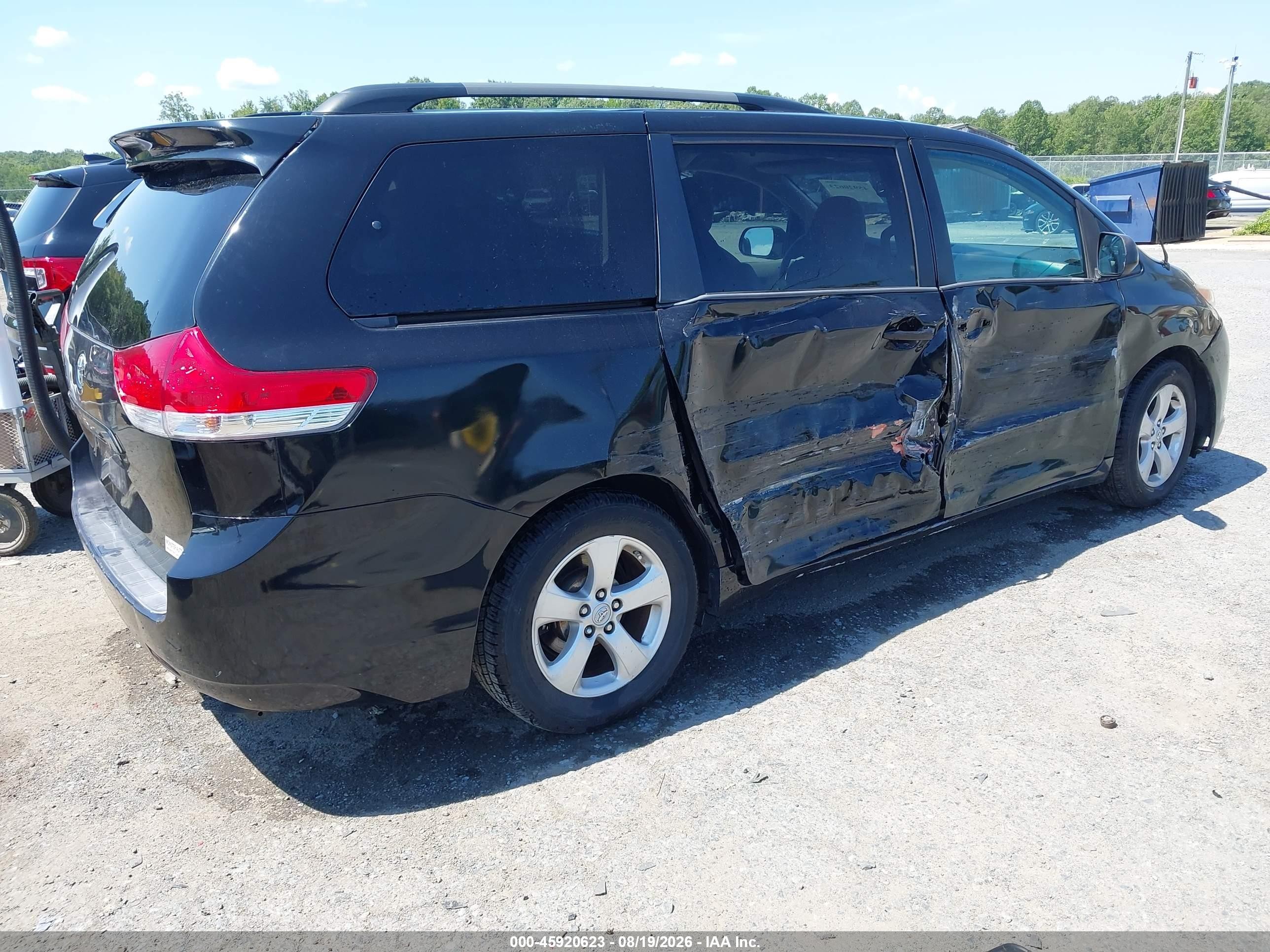 2013 Toyota Sienna Le V6 8 Passenger Black vin: 5TDKK3DC3DS362982