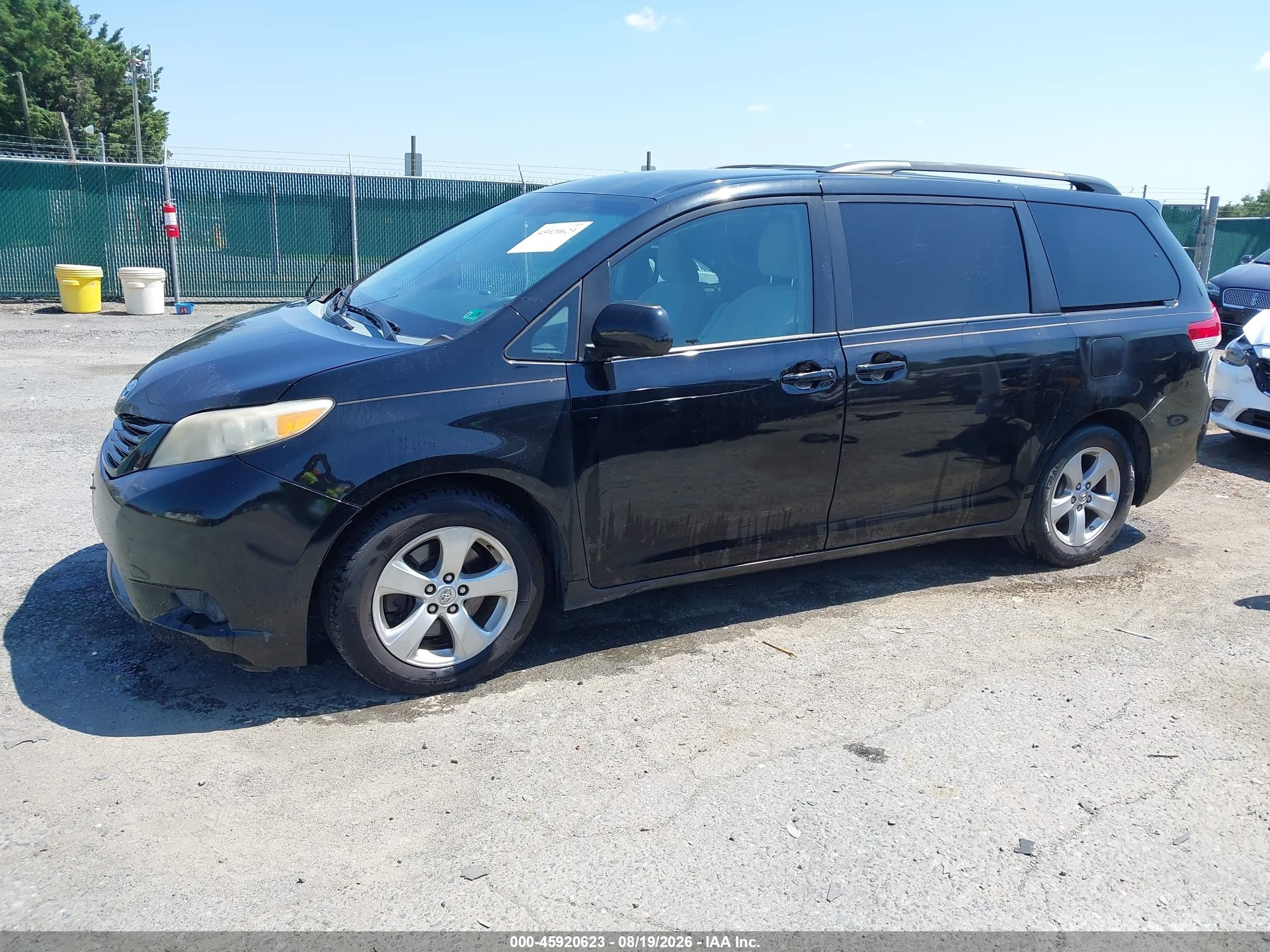 2013 Toyota Sienna Le V6 8 Passenger Black vin: 5TDKK3DC3DS362982