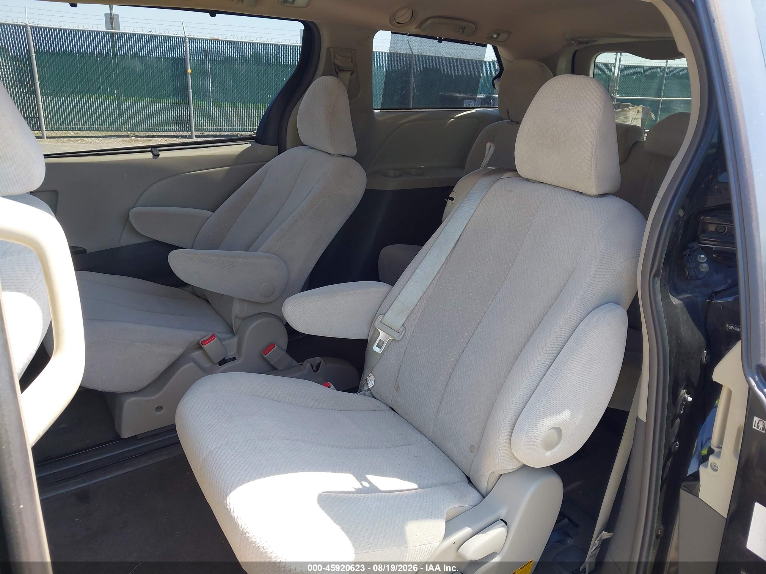 2013 Toyota Sienna Le V6 8 Passenger Black vin: 5TDKK3DC3DS362982